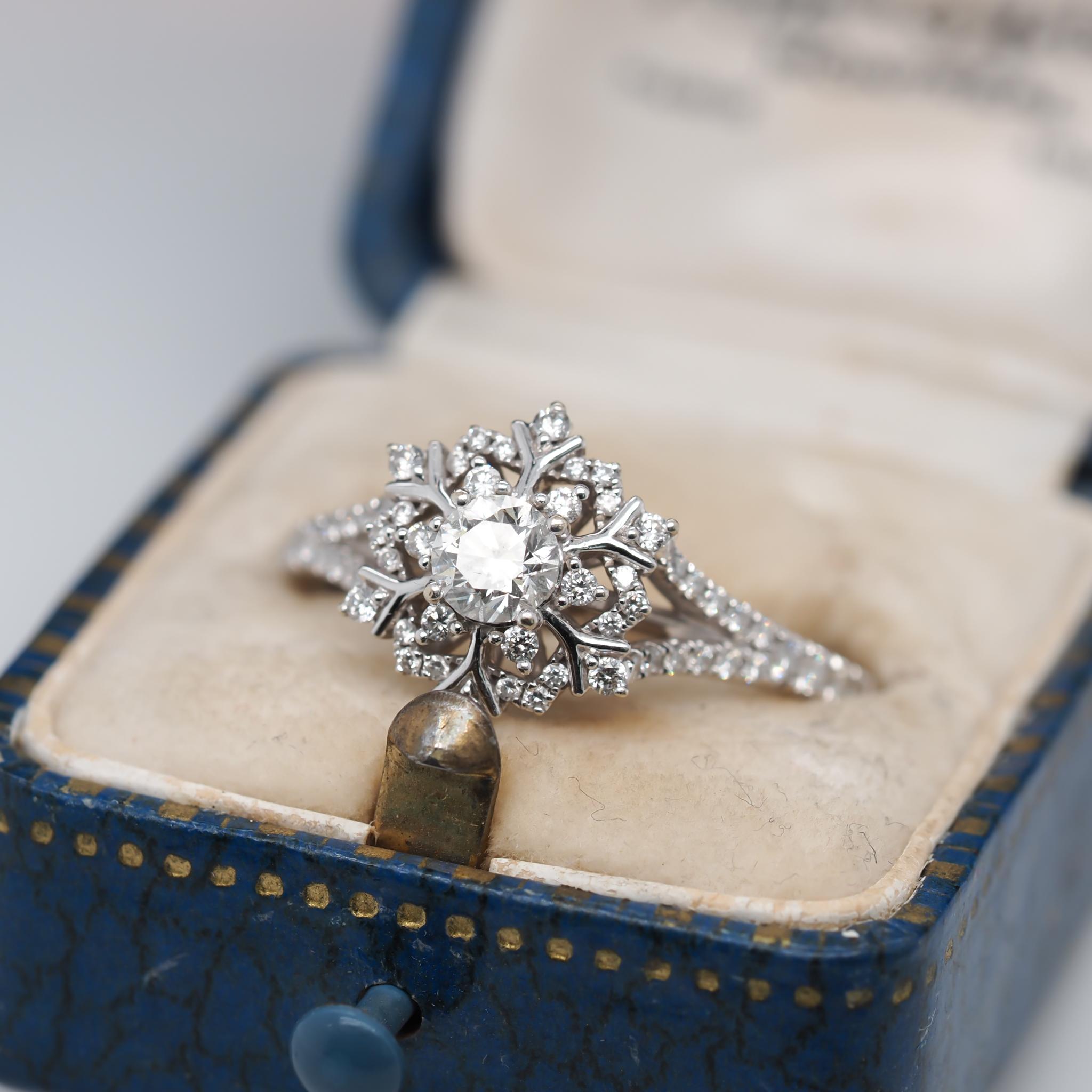 Verlobungsring aus 14 Karat Weißgold mit Diamanten für Damen oder Herren im Angebot