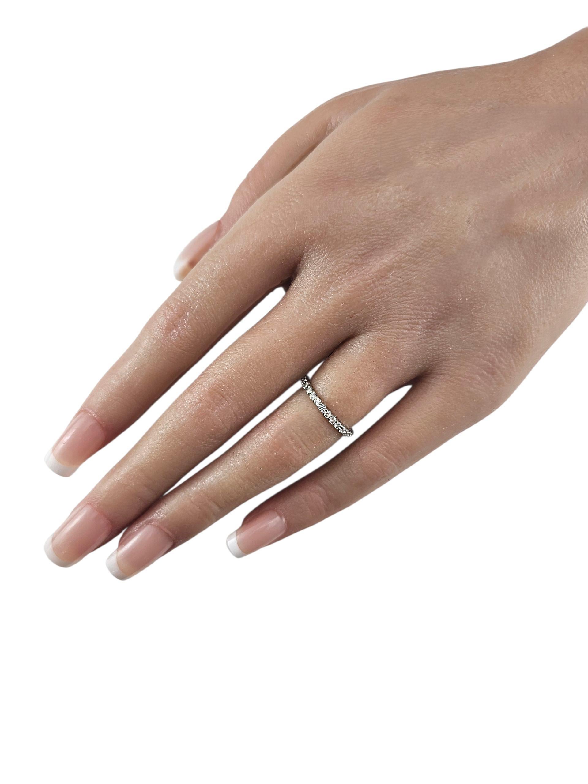 Bague d'éternité en or blanc 14K avec diamant Taille 5 #23635 en vente 1
