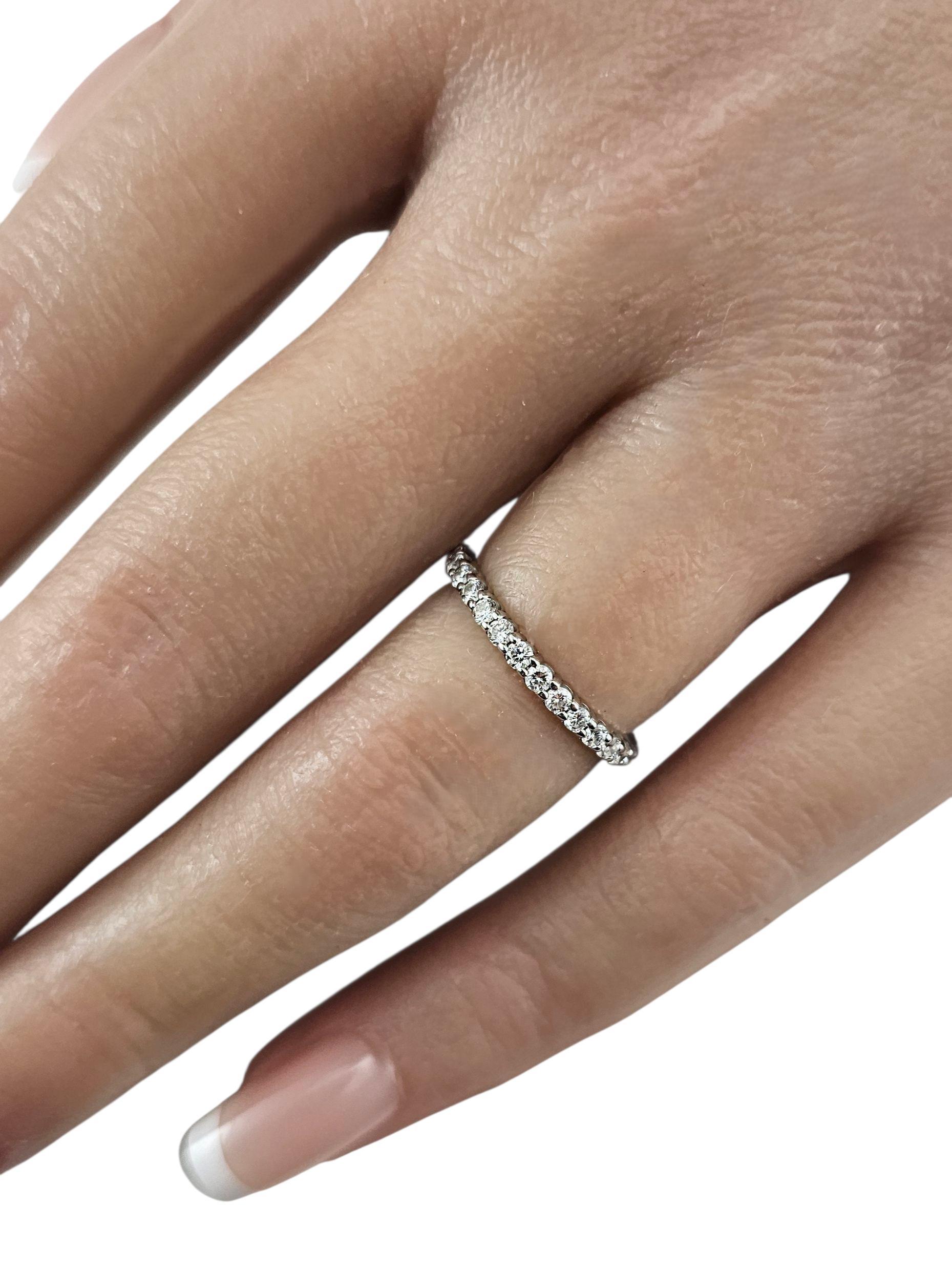 Bague d'éternité en or blanc 14K avec diamant Taille 5 #23635 en vente 2