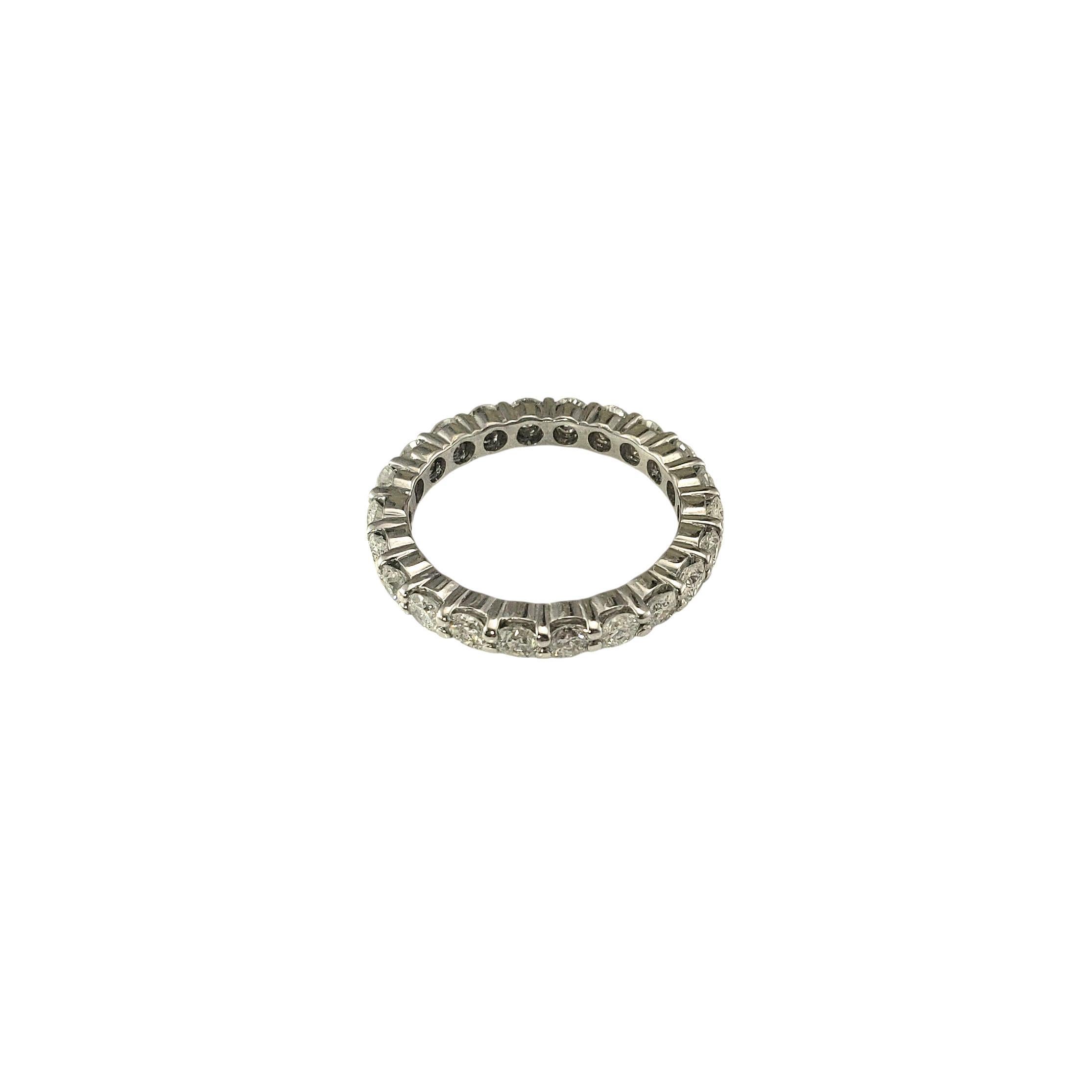 Taglio brillante Anello di eternità con diamante in oro bianco 14K misura 5,75  #23347 in vendita