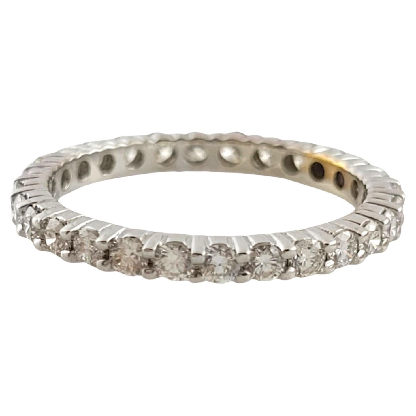 Beautiful 14K white gold eternity band with 28 round cut, sparkling diamonds!

Approximate total diamond weight: 1.00 cttw

Diamond clarity: SI1-I1

Diamond color: G-H

Ring size: 6

Shank: 2.1mm

Weight: 1.78 g/ 1.1 dwt

Tested 14K

Comes with JAGI