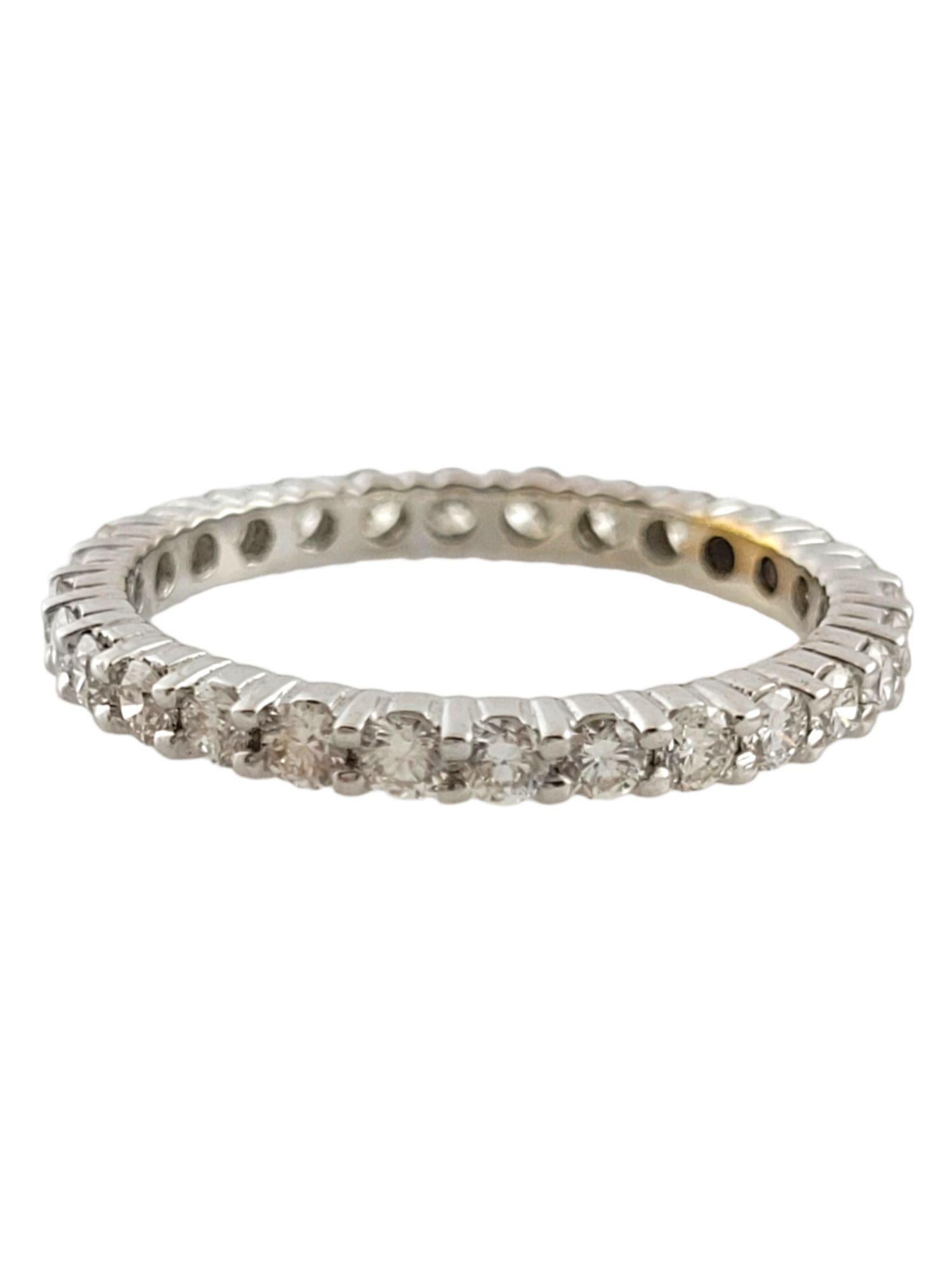 Beautiful 14K white gold eternity band with 28 round cut, sparkling diamonds!

Approximate total diamond weight: 1.00 cttw

Diamond clarity: SI1-I1

Diamond color: G-H

Ring size: 6

Shank: 2.1mm

Weight: 1.78 g/ 1.1 dwt

Tested 14K

Comes with JAGI