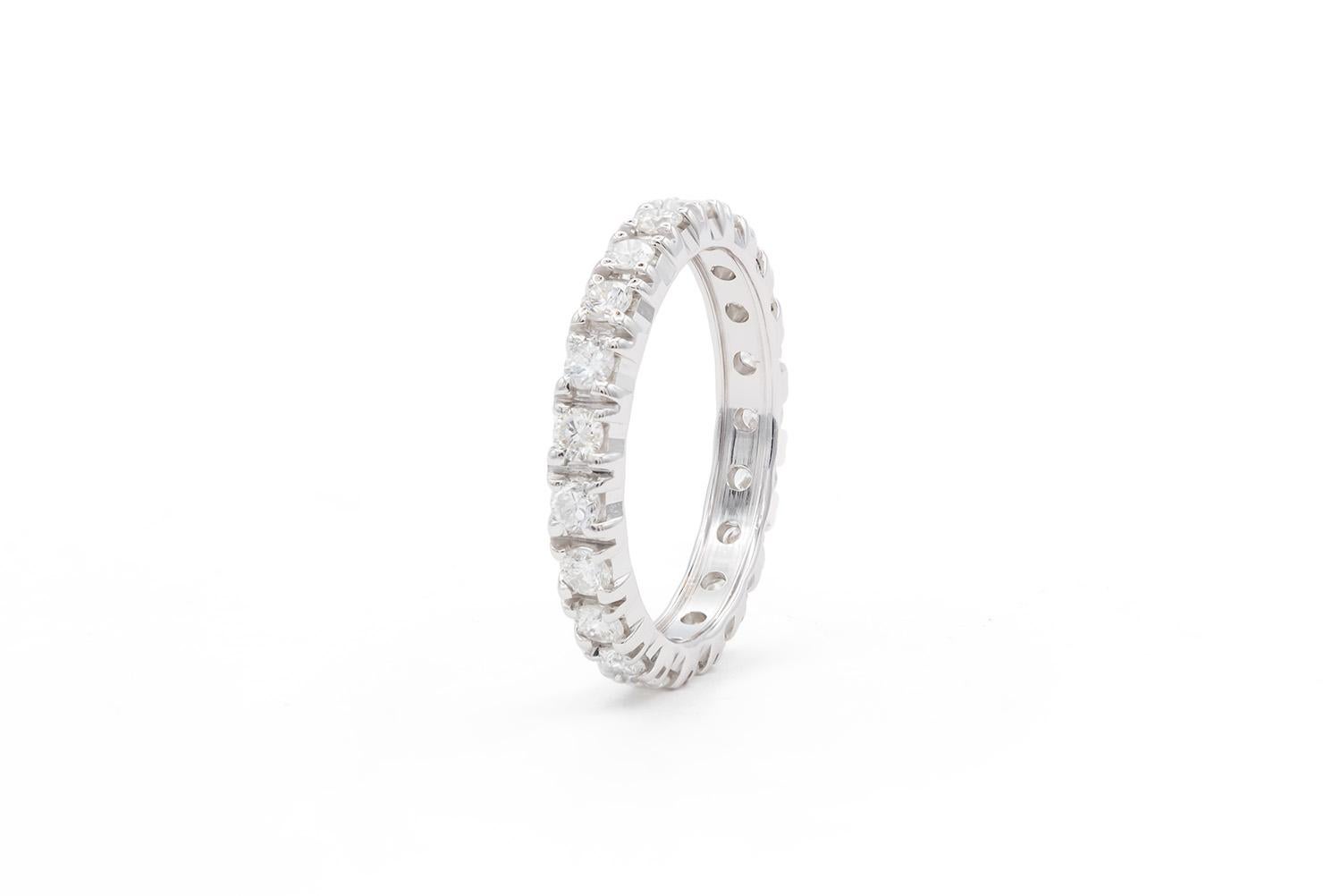 14k White Gold & Diamond Eternity Wedding Band In Excellent Condition For Sale In Tustin, CA