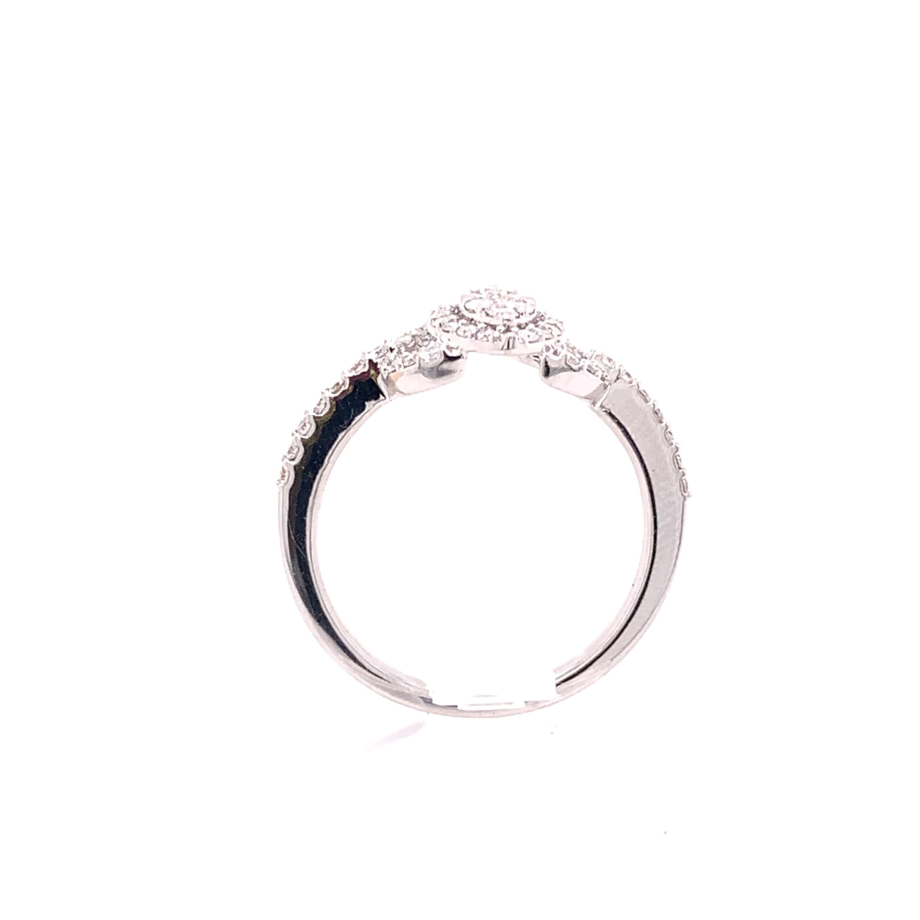 Round Cut 14K White Gold Diamond Fashion Ring For Sale