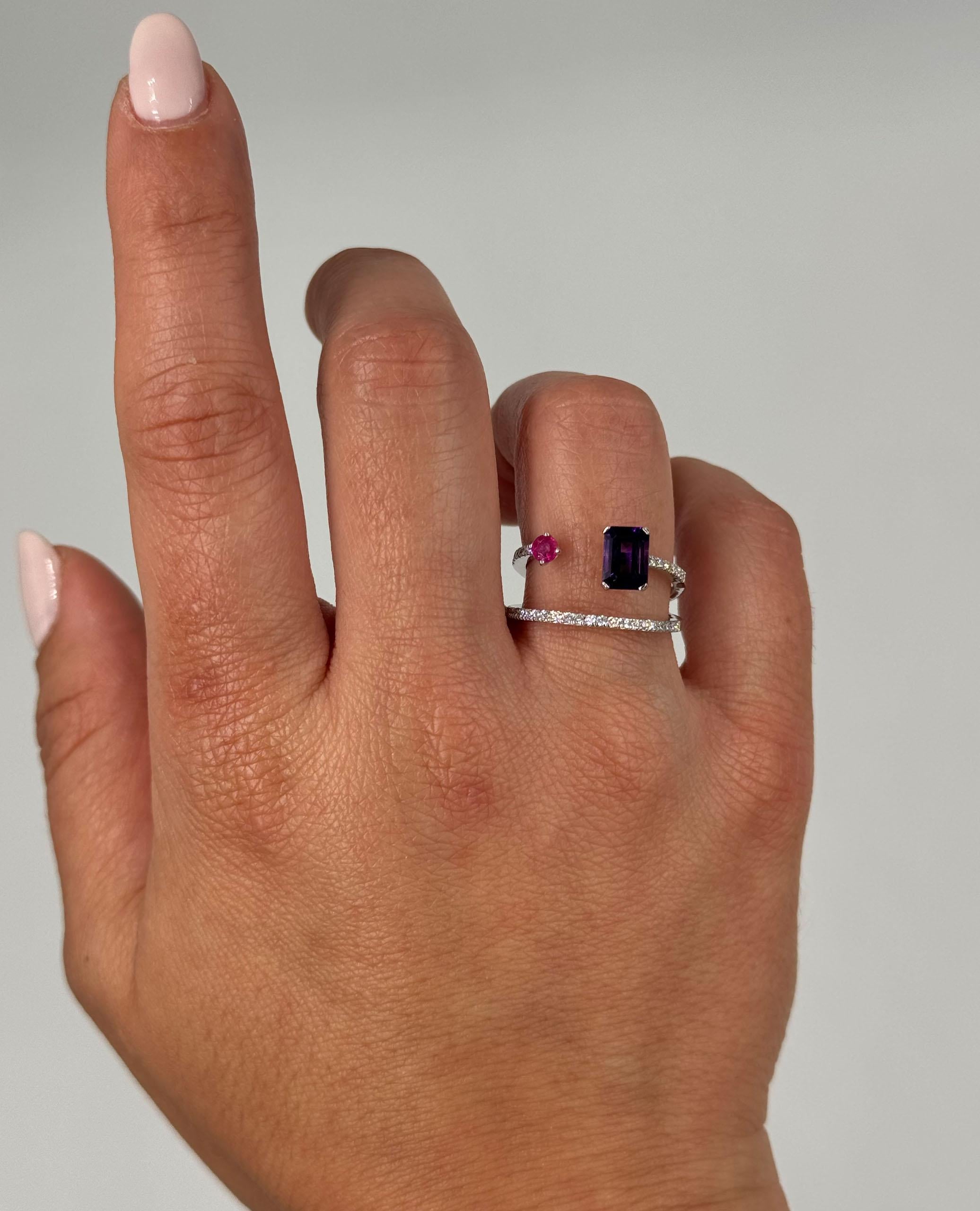 Anillo de moda de oro blanco de 14 quilates con diamantes, amatista y rubí - Talla 7 Corte mixto en venta