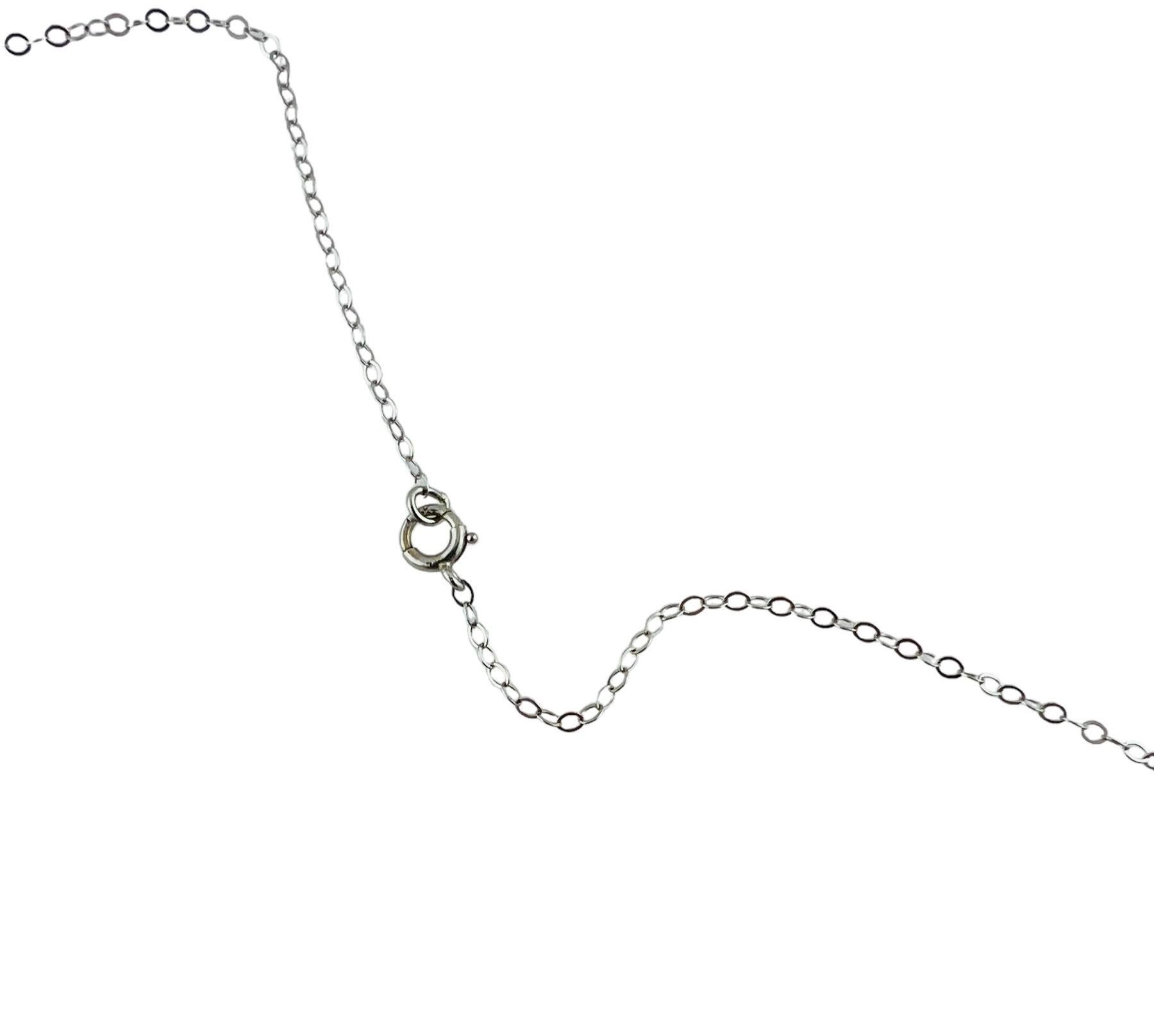 Taille simple Collier pendentif filigrane en or blanc 14 carats avec diamants n° 16580 en vente
