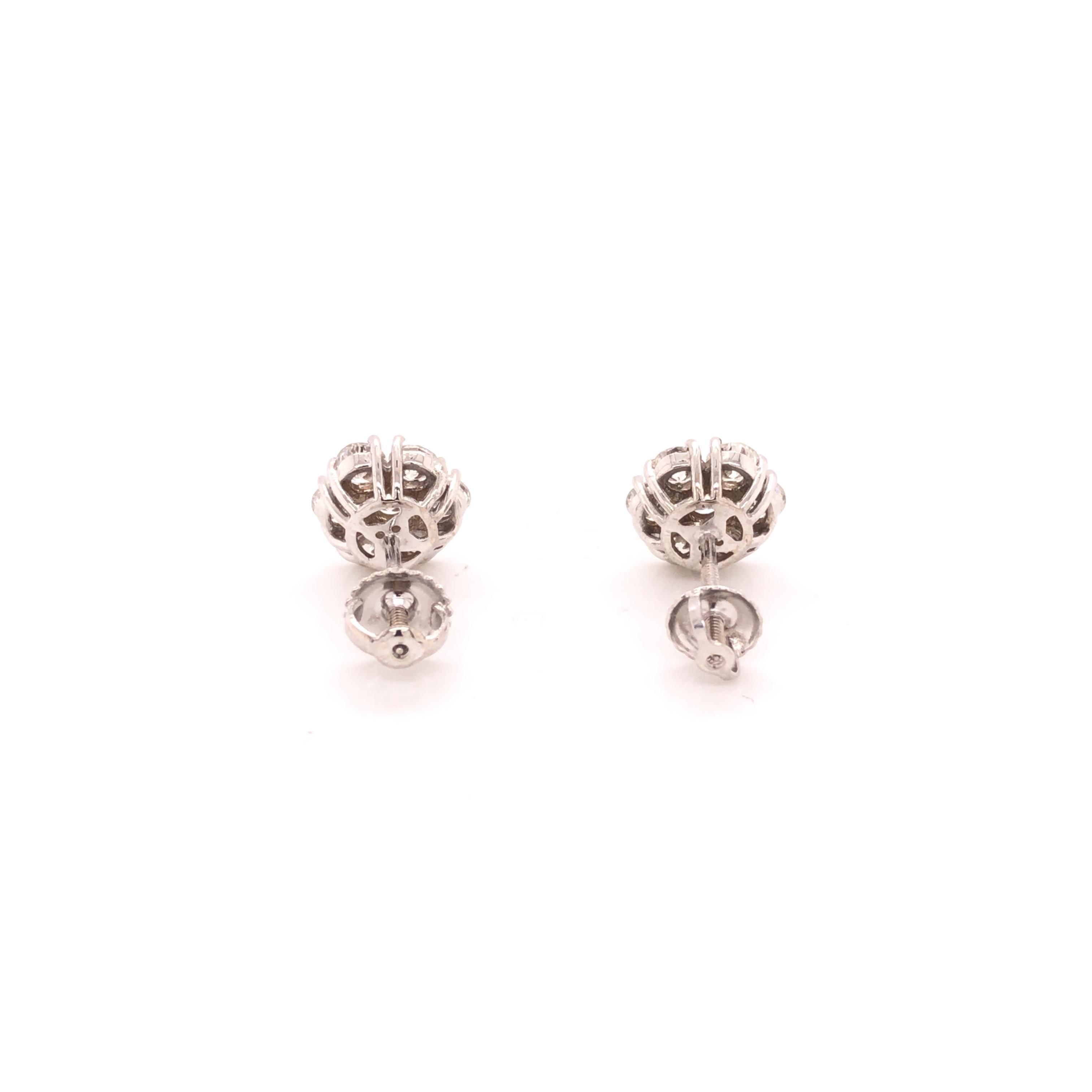 14 Karat White Gold Diamond Floral Stud Earrings In New Condition For Sale In New York, NY