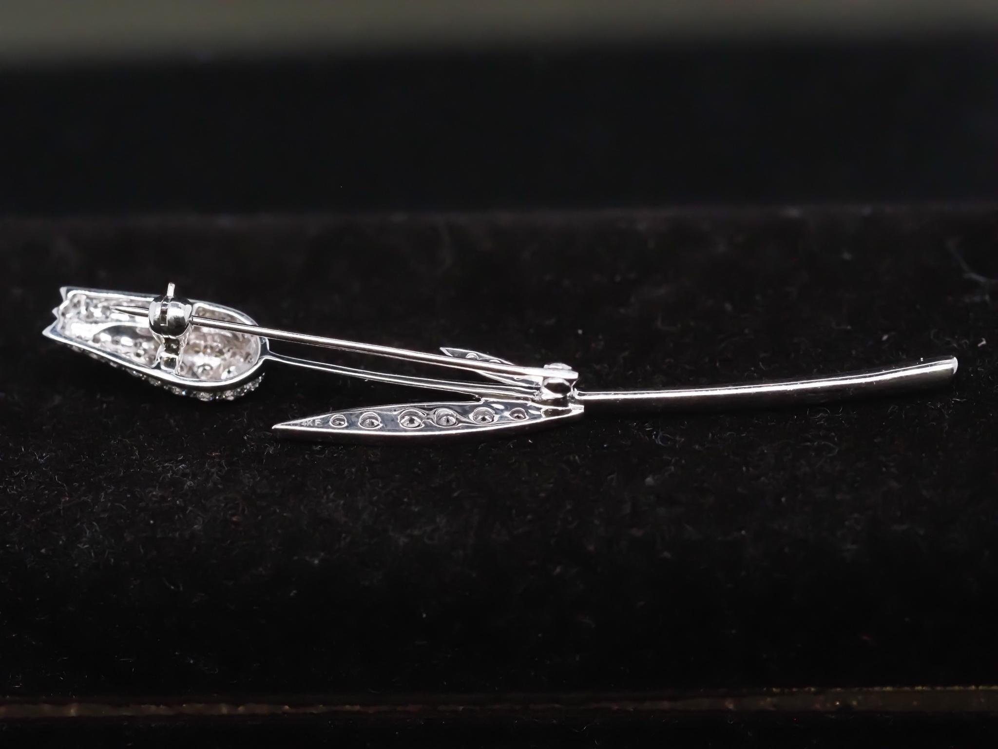 14K White Gold Diamond Flower Brooch Pin In Good Condition For Sale In Hicksville, NY