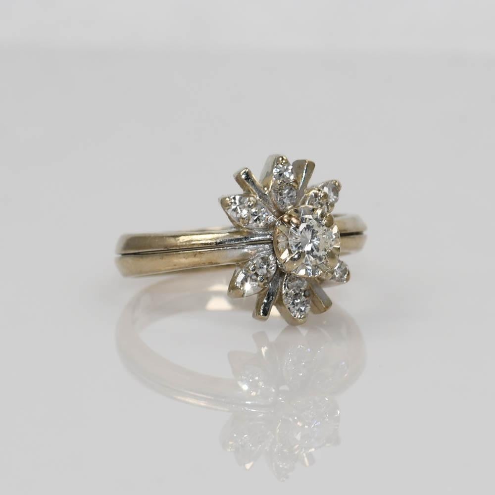 Bague de fiançailles en or blanc 14K à fleur de diamant 4.9g Unisexe en vente