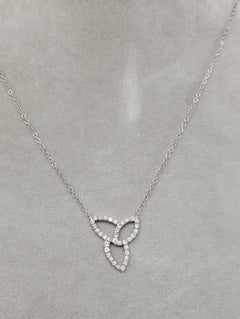 Collana con diamanti a forma libera in oro bianco 14 carati