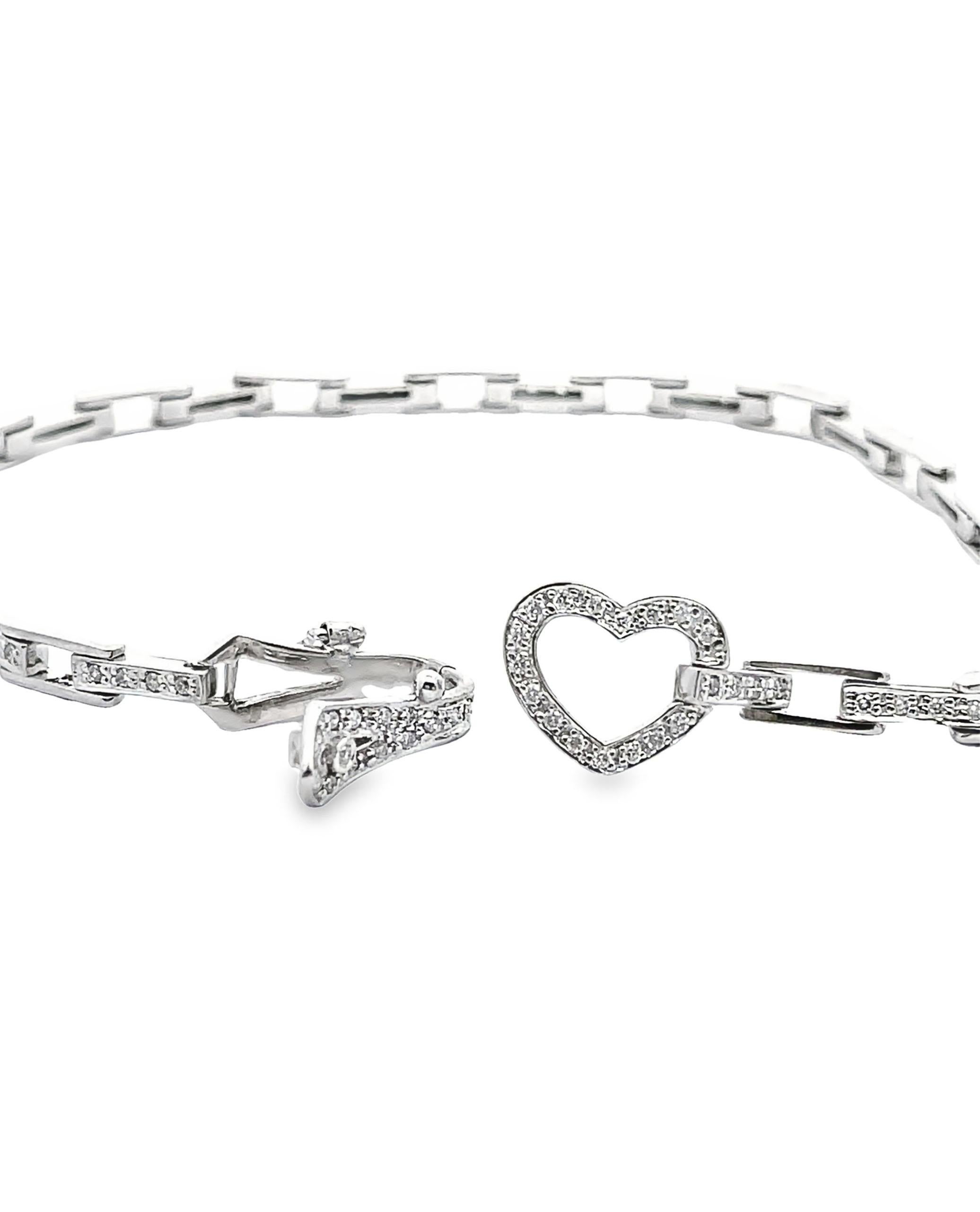 Taglio rotondo Bracciale a cuore con diamanti in oro bianco 14K in vendita