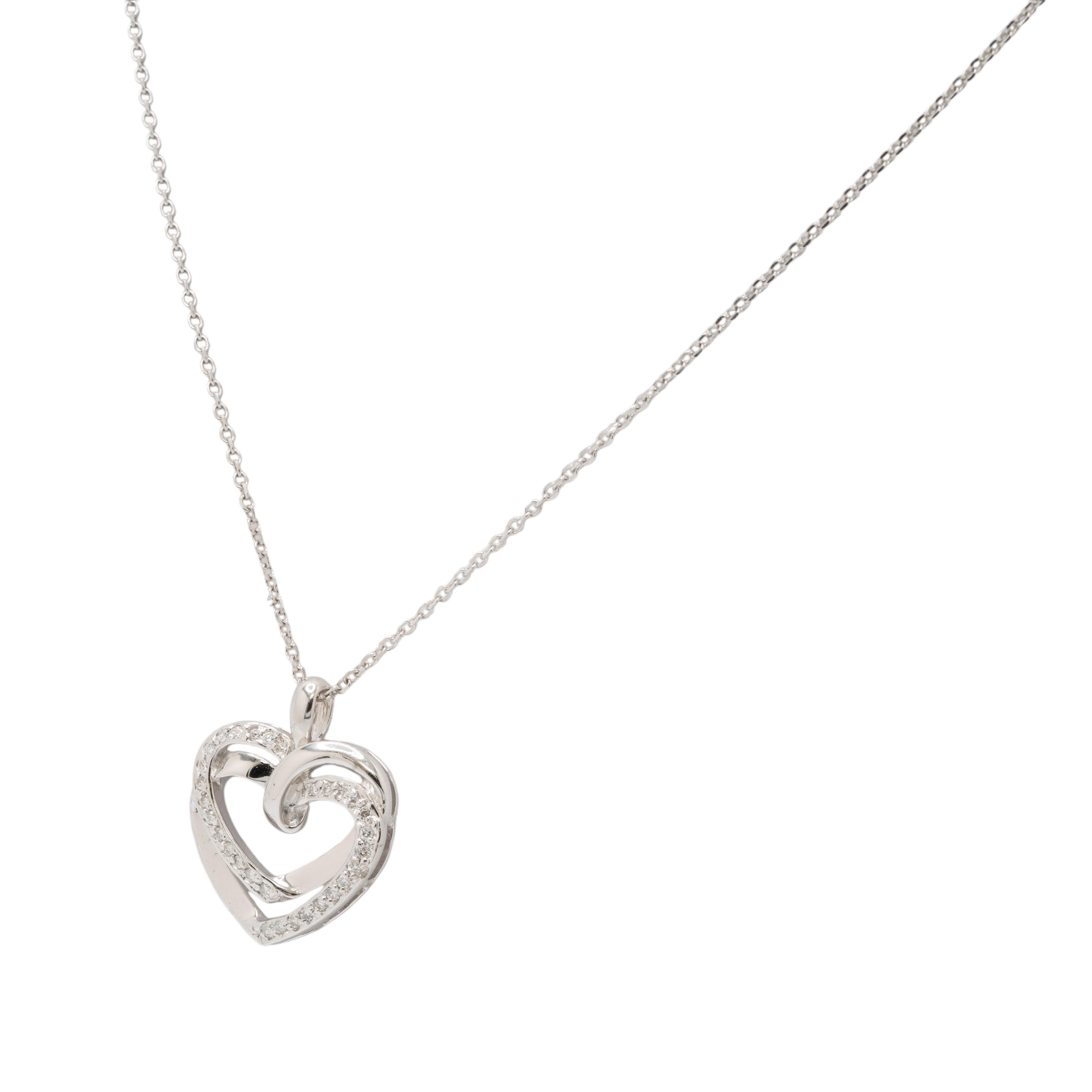 Taglio rotondo Collana con cuore di diamanti in oro bianco 14k in vendita