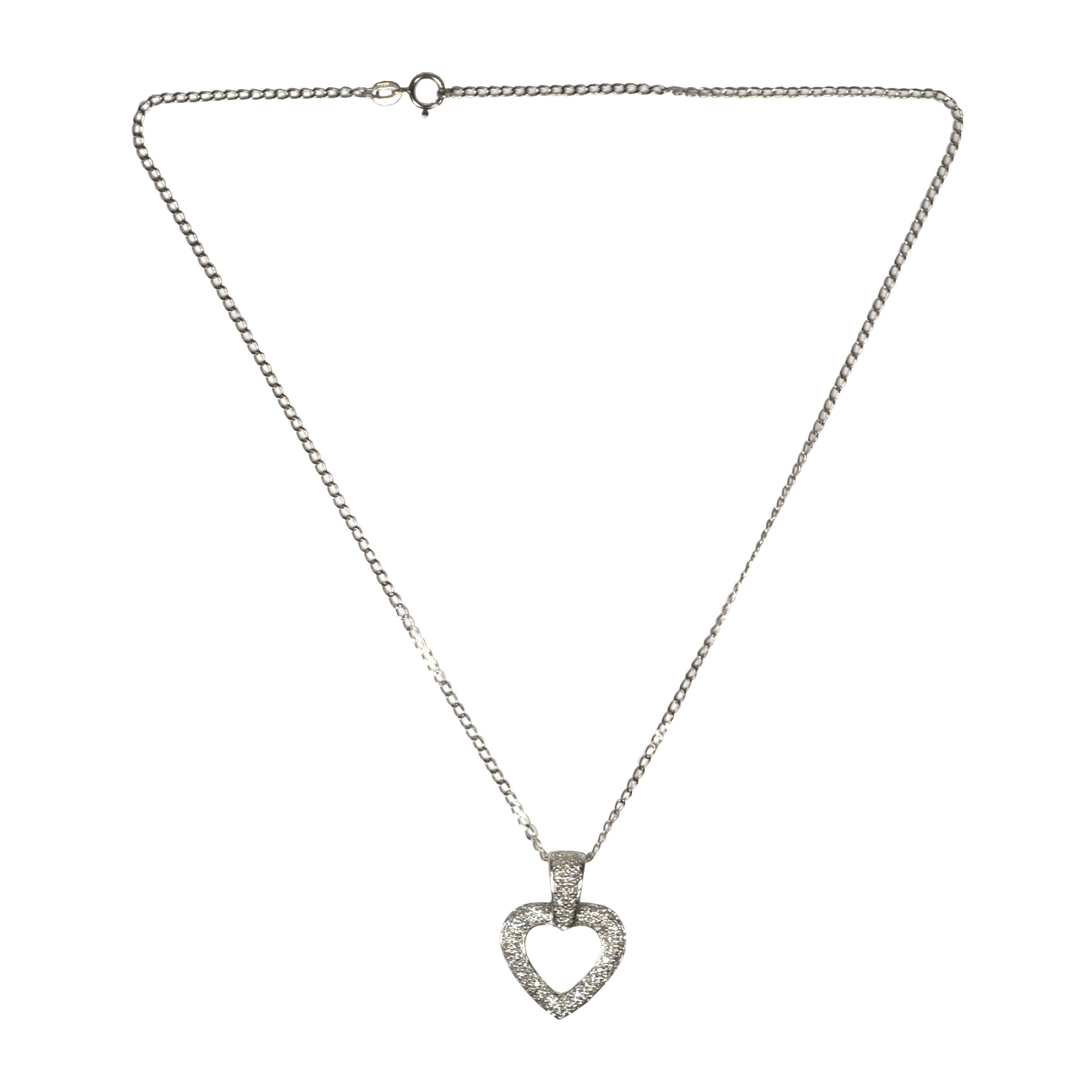 14k White Gold Diamond Heart Pendant Chain Necklace For Sale