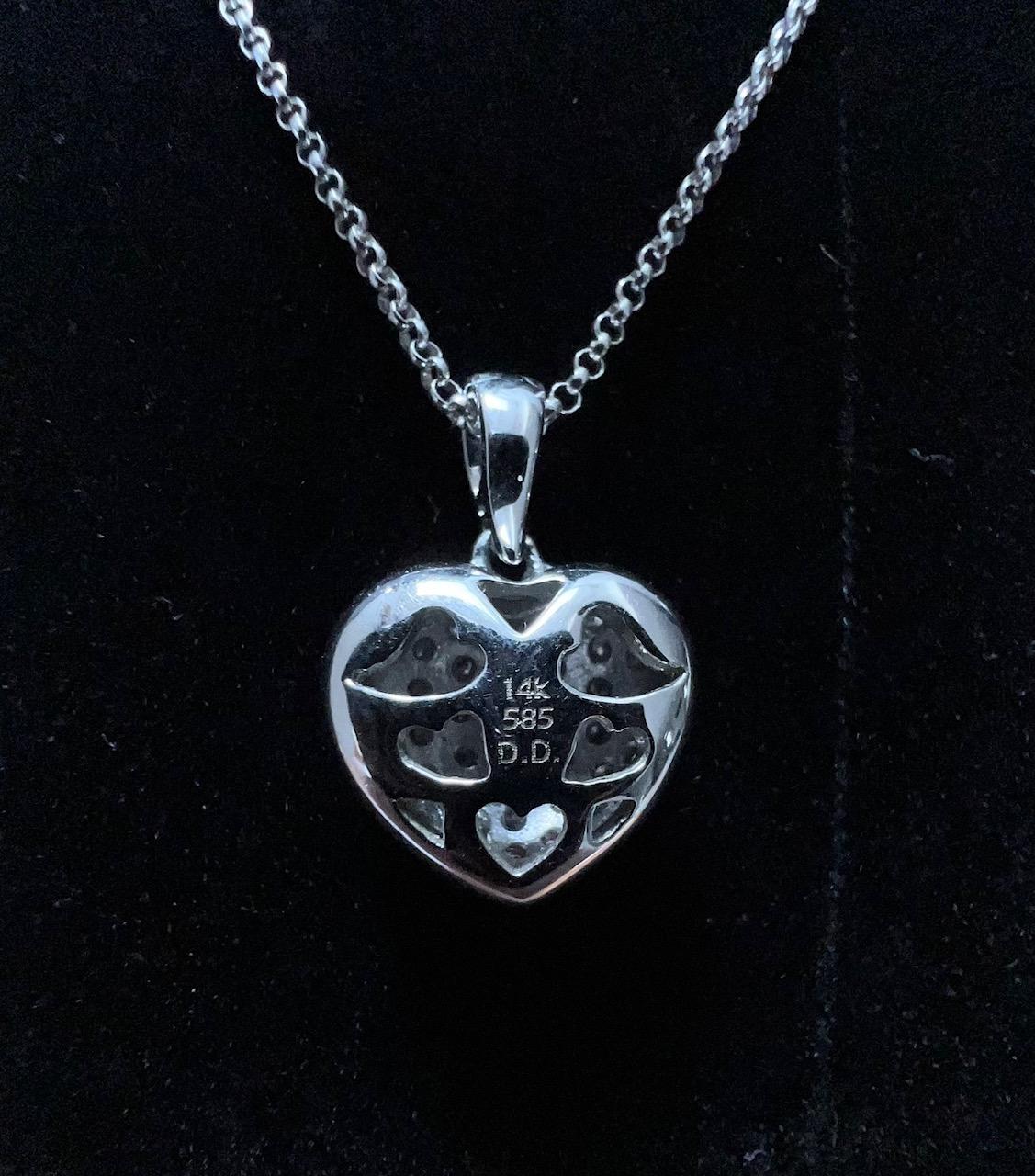 Donna Ciondolo a forma di cuore con diamante in oro bianco 14k in vendita
