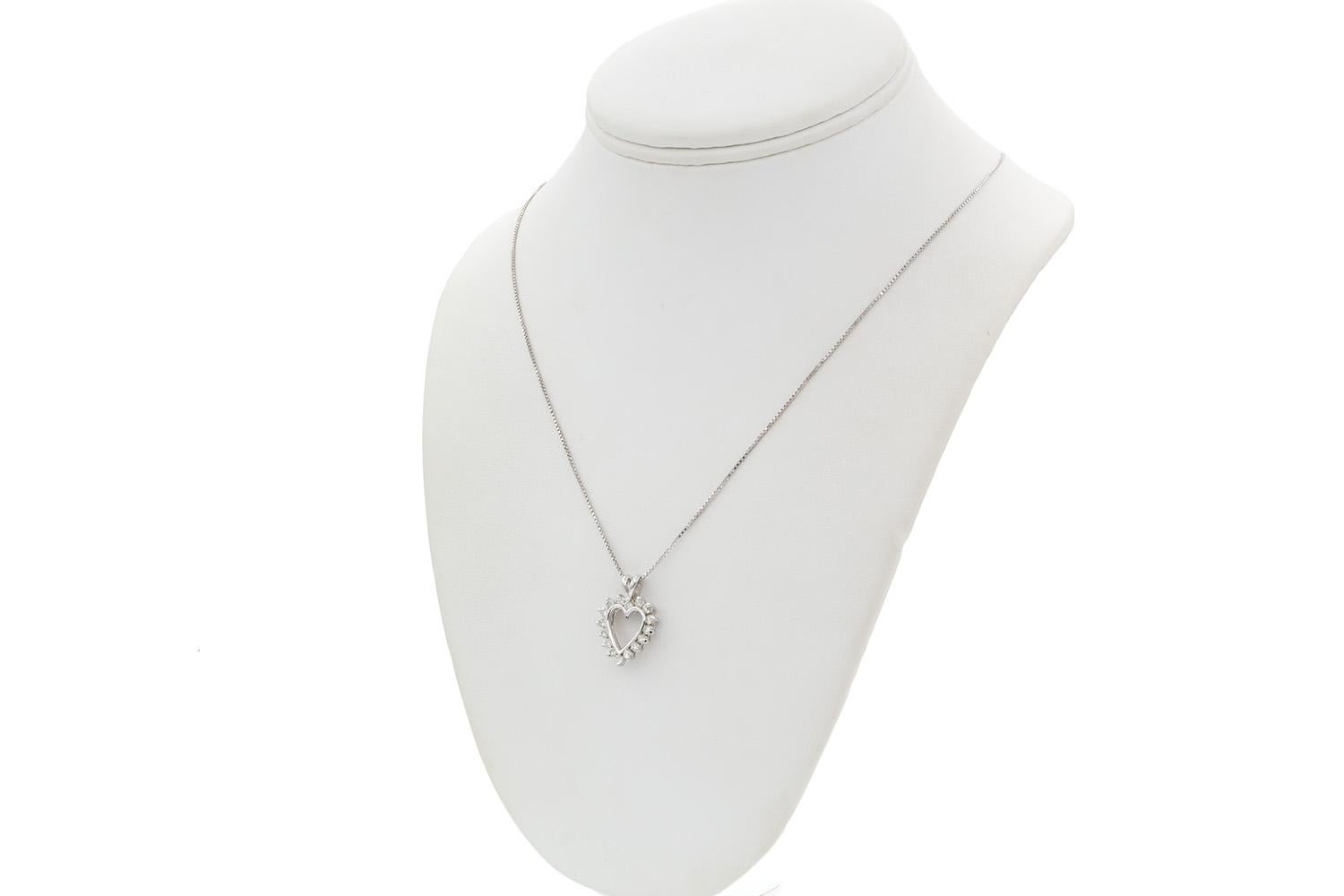 14k White Gold & Diamond Heart Silhouette Pendant Necklace For Sale 4