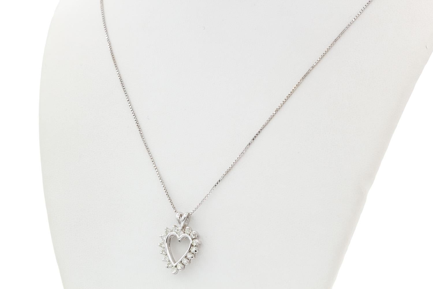14k White Gold & Diamond Heart Silhouette Pendant Necklace For Sale 2