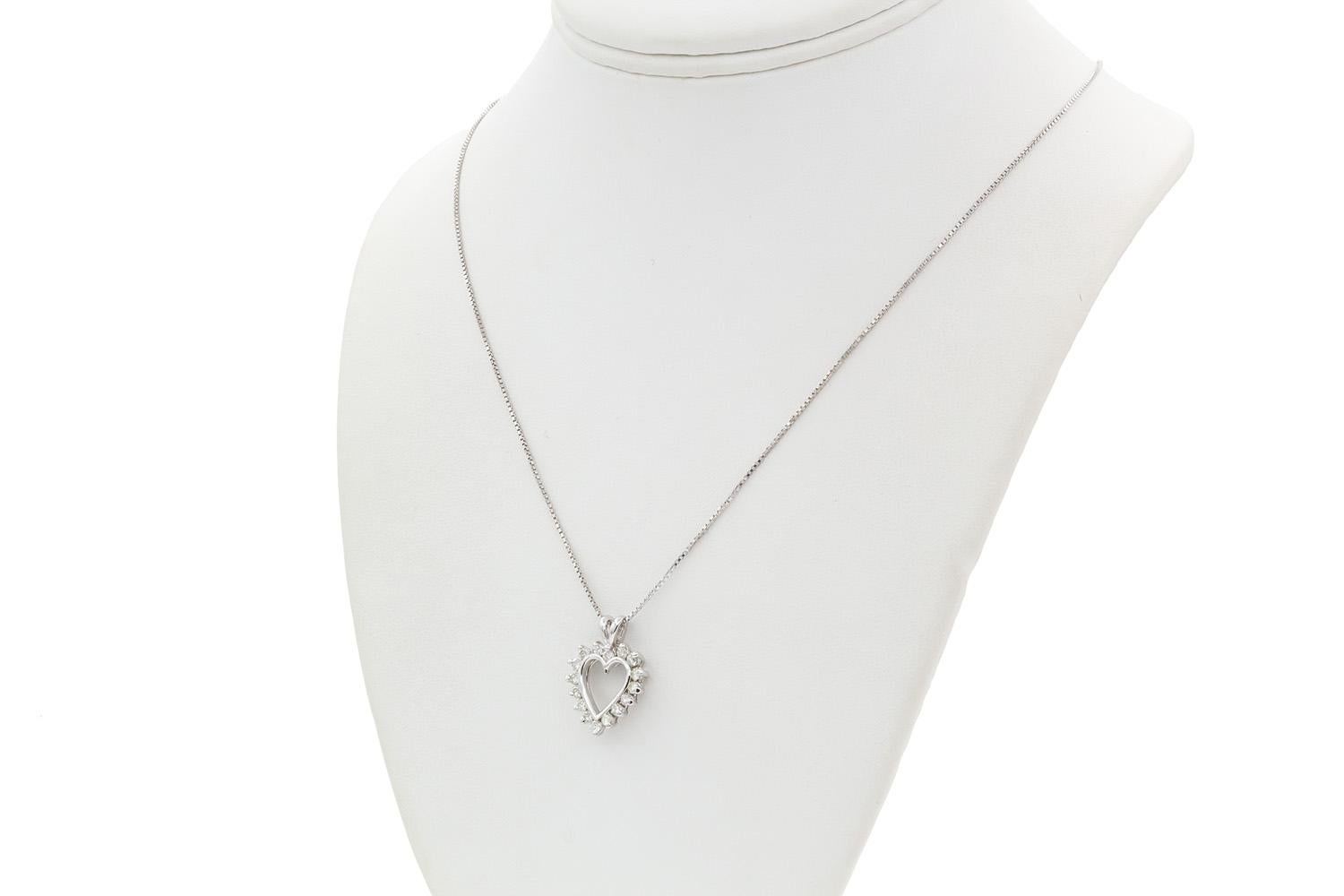14k White Gold & Diamond Heart Silhouette Pendant Necklace For Sale 3