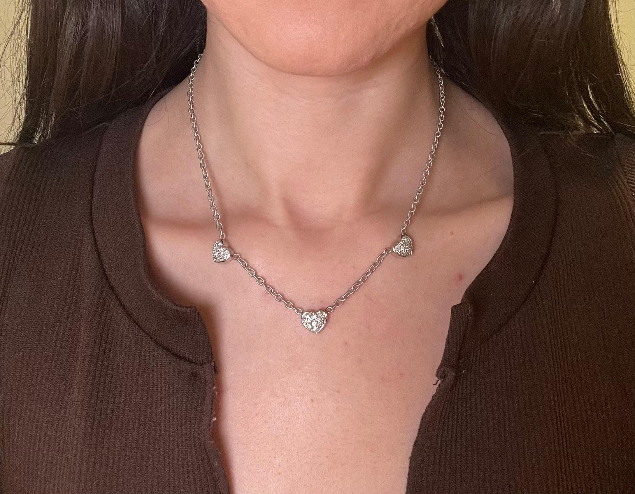 Taglio rotondo Collana con stazione di diamanti in oro bianco 14K in vendita