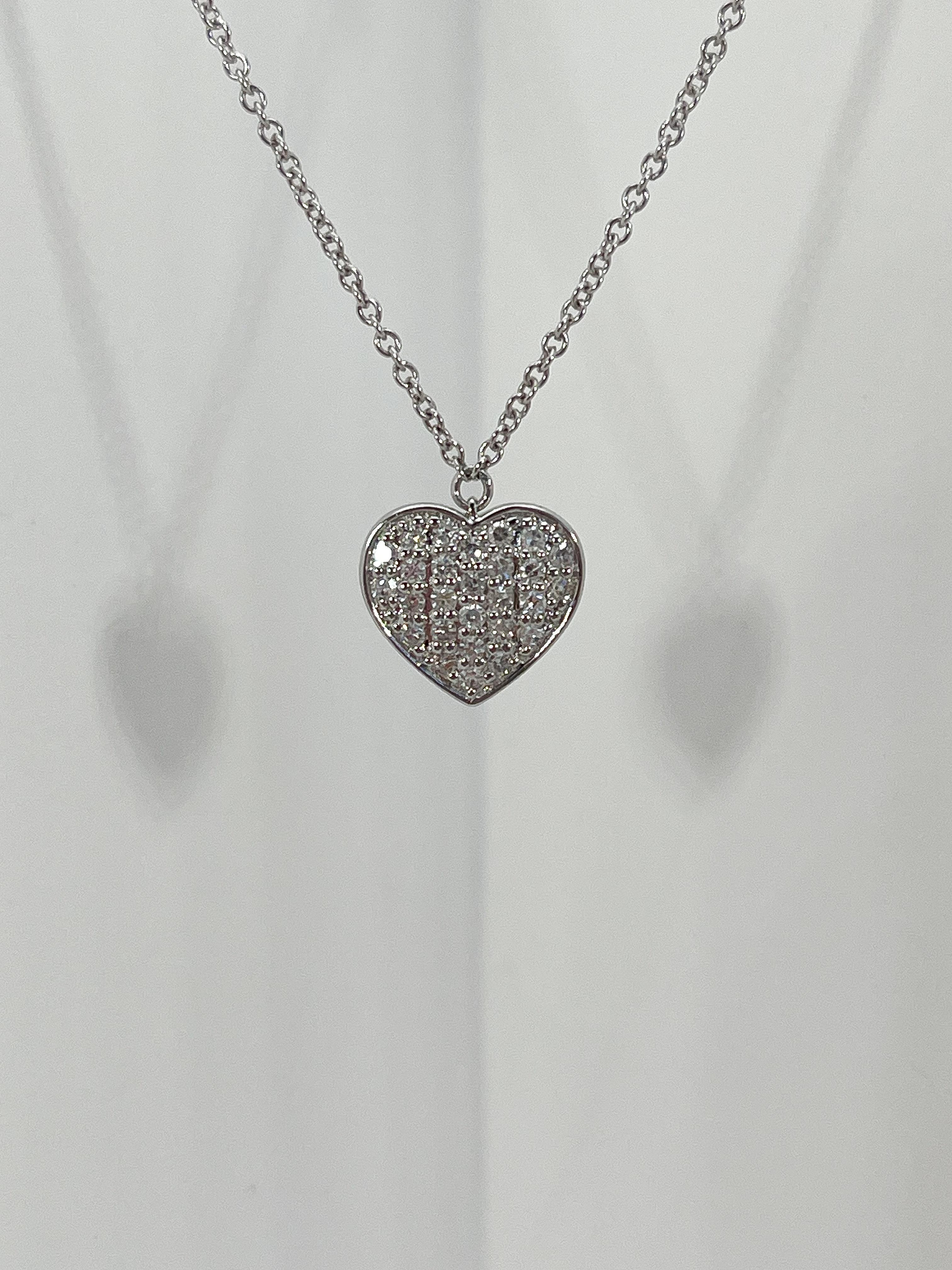 14K White Gold Diamond Heart Station Necklace In New Condition For Sale In Stuart, FL