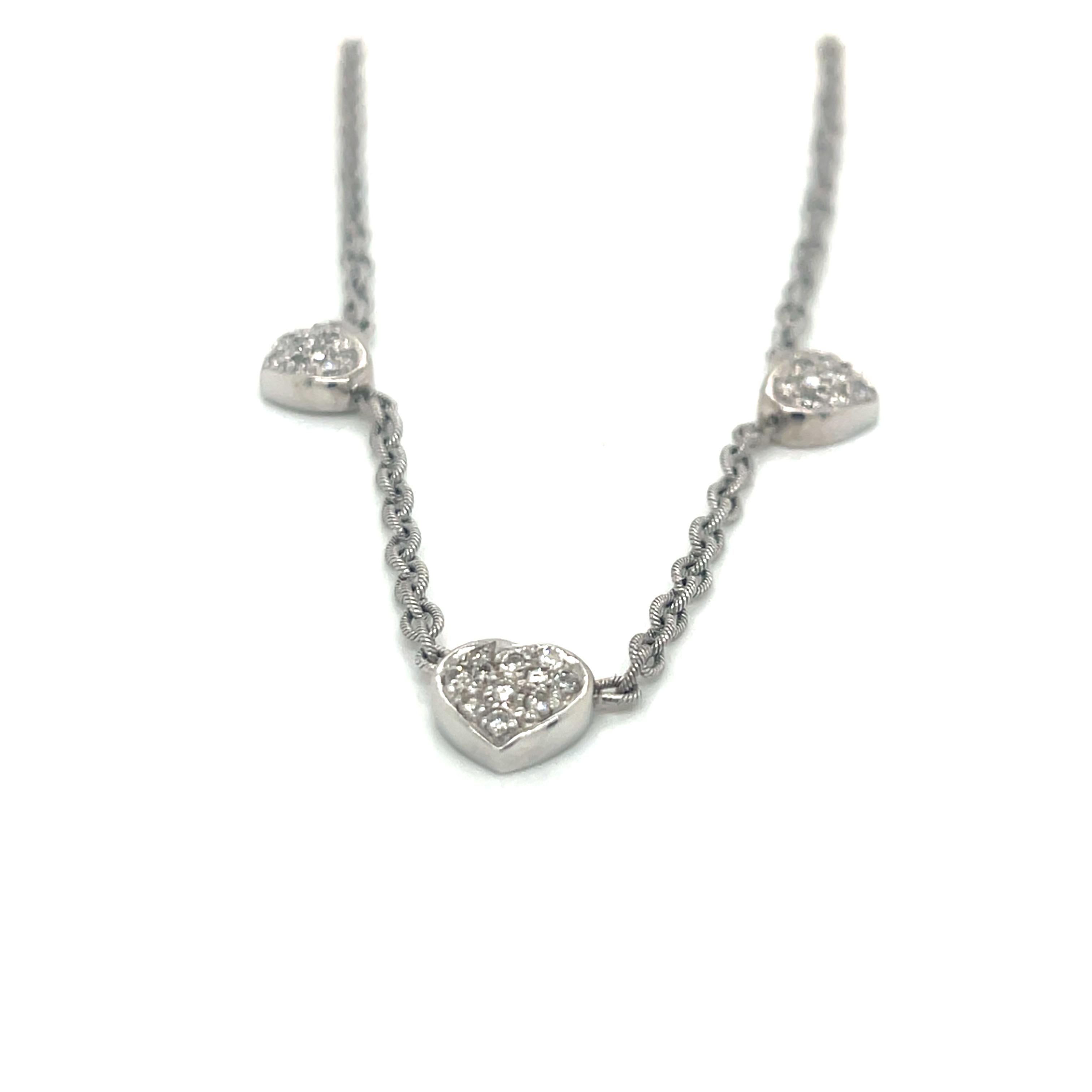Donna Collana con stazione di diamanti in oro bianco 14K in vendita
