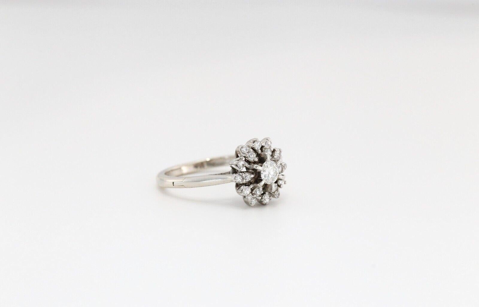 Taille ronde Bague à charnière en or blanc 14 carats, taille 9,25 - 6,0 g en vente