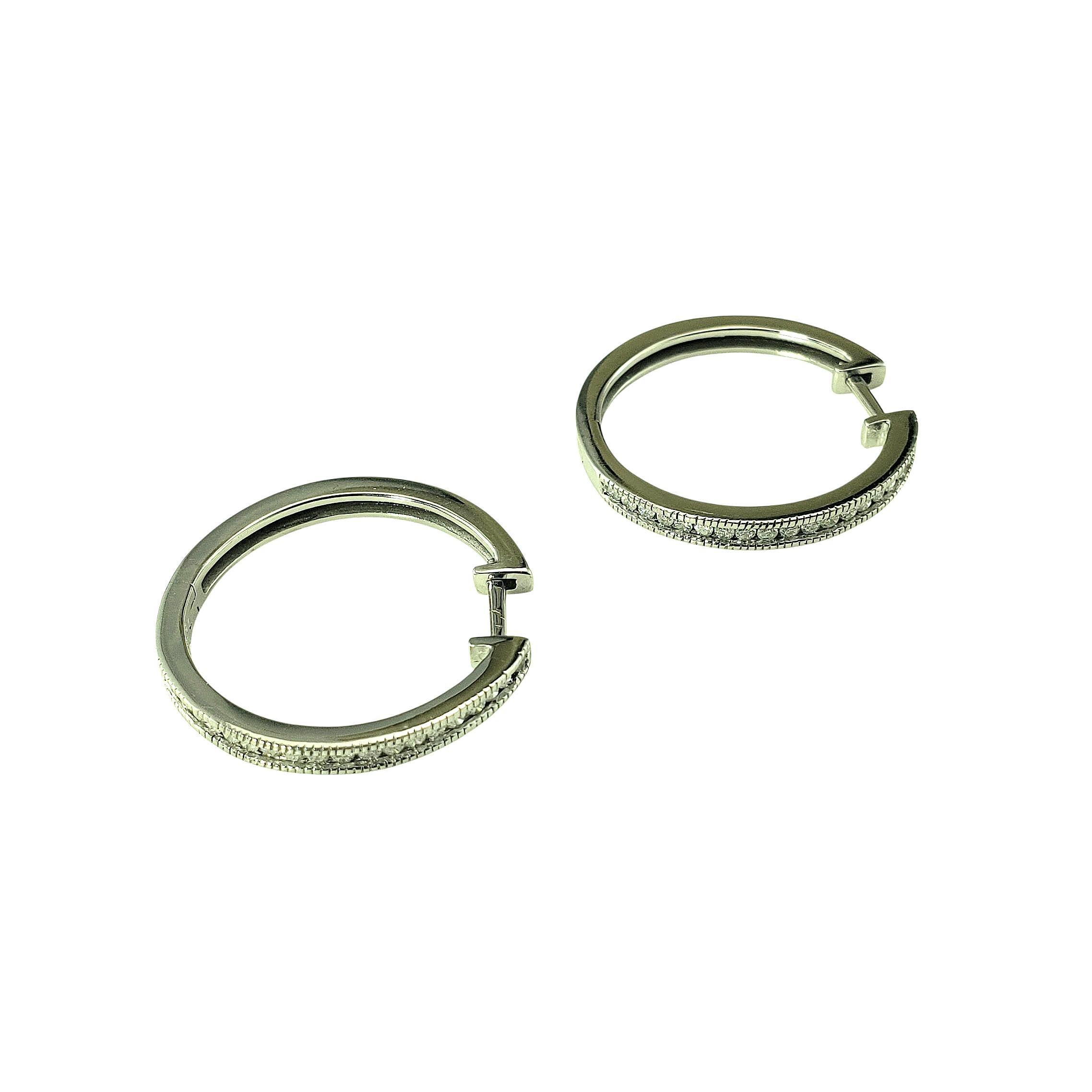 Contemporaneo Orecchini a cerchio con diamanti in oro bianco 14K #23206 in vendita