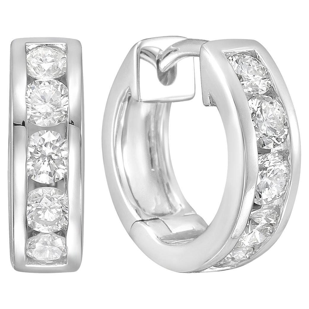 Orecchini a cerchio con diamanti in oro bianco 14K in vendita