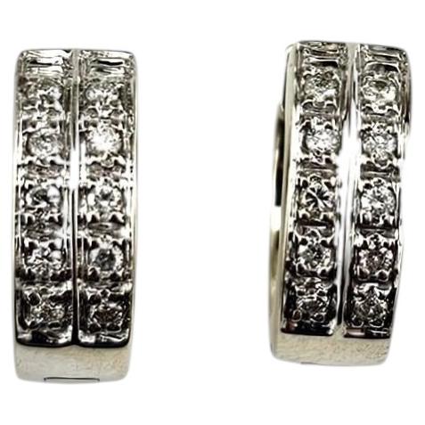 Boucles d'oreilles créoles « huggie » en or blanc 14 carats serties de diamants #25444