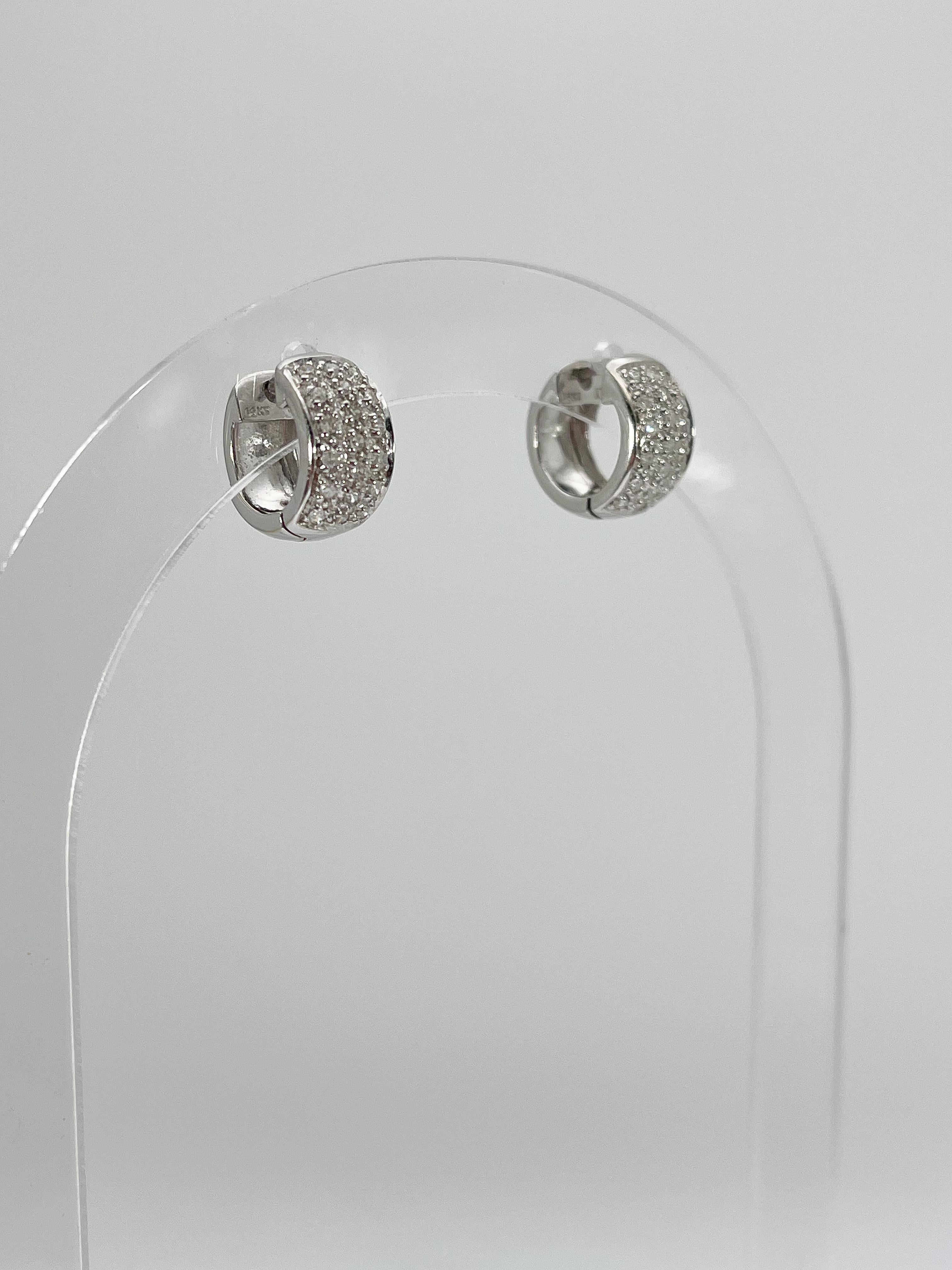 14K White Gold Diamond Huggie Hoop Earrings  In Excellent Condition For Sale In Stuart, FL