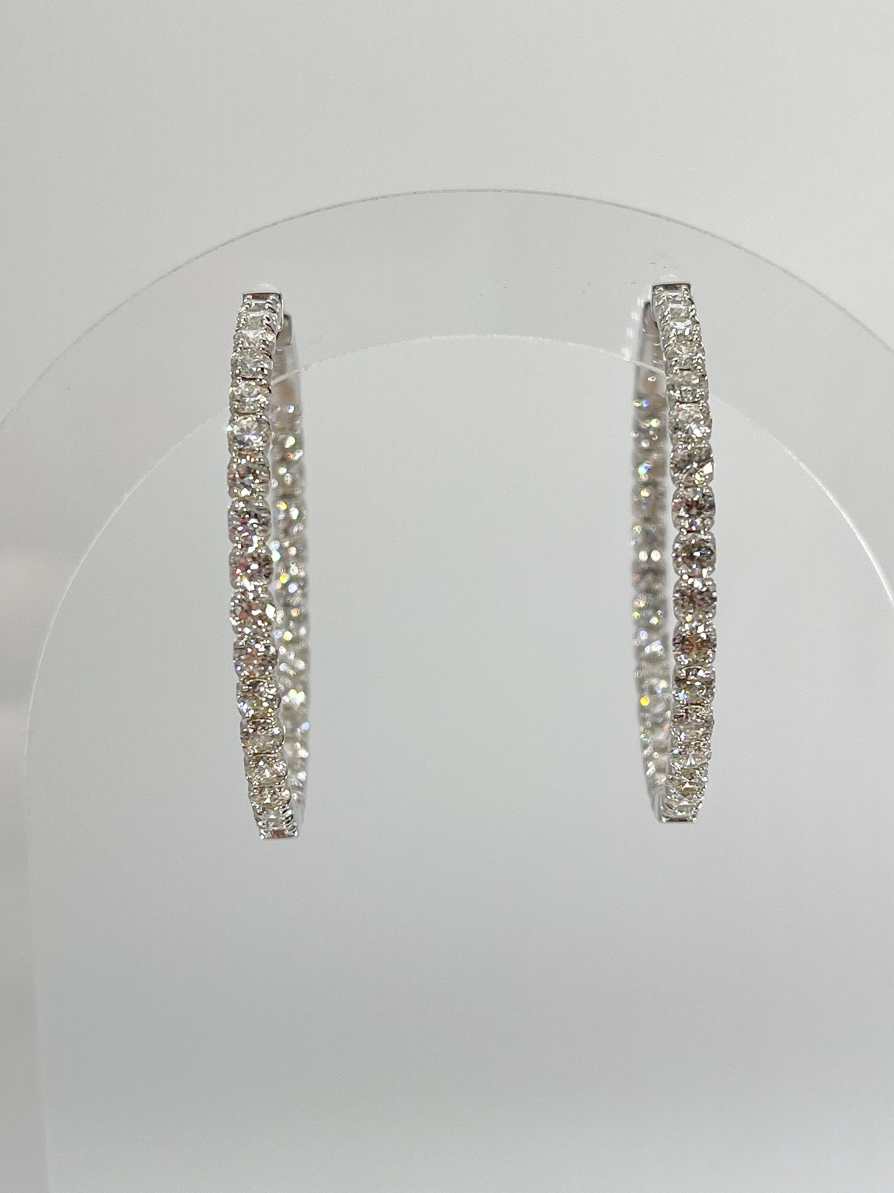 These beautiful 14k white gold 4.00 ctw round cut diamond inside out hoop earrings are the perfect piece to add to your collection. They have a diameter of 35.6mm and a weight of 7.7 grams. A push button to open the earrings is included for easy