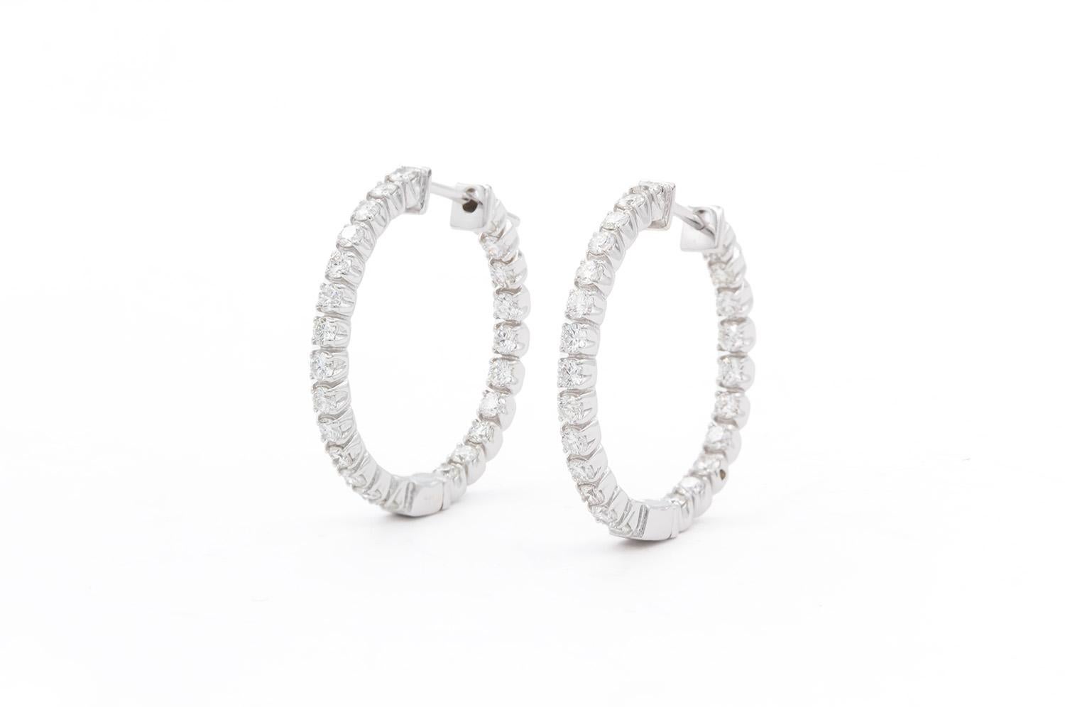 Contemporain Boucles d'oreilles en or blanc 14k et diamant Inside-Outside 1 pouce 1.44ctw F-G/SI1-SI2 en vente