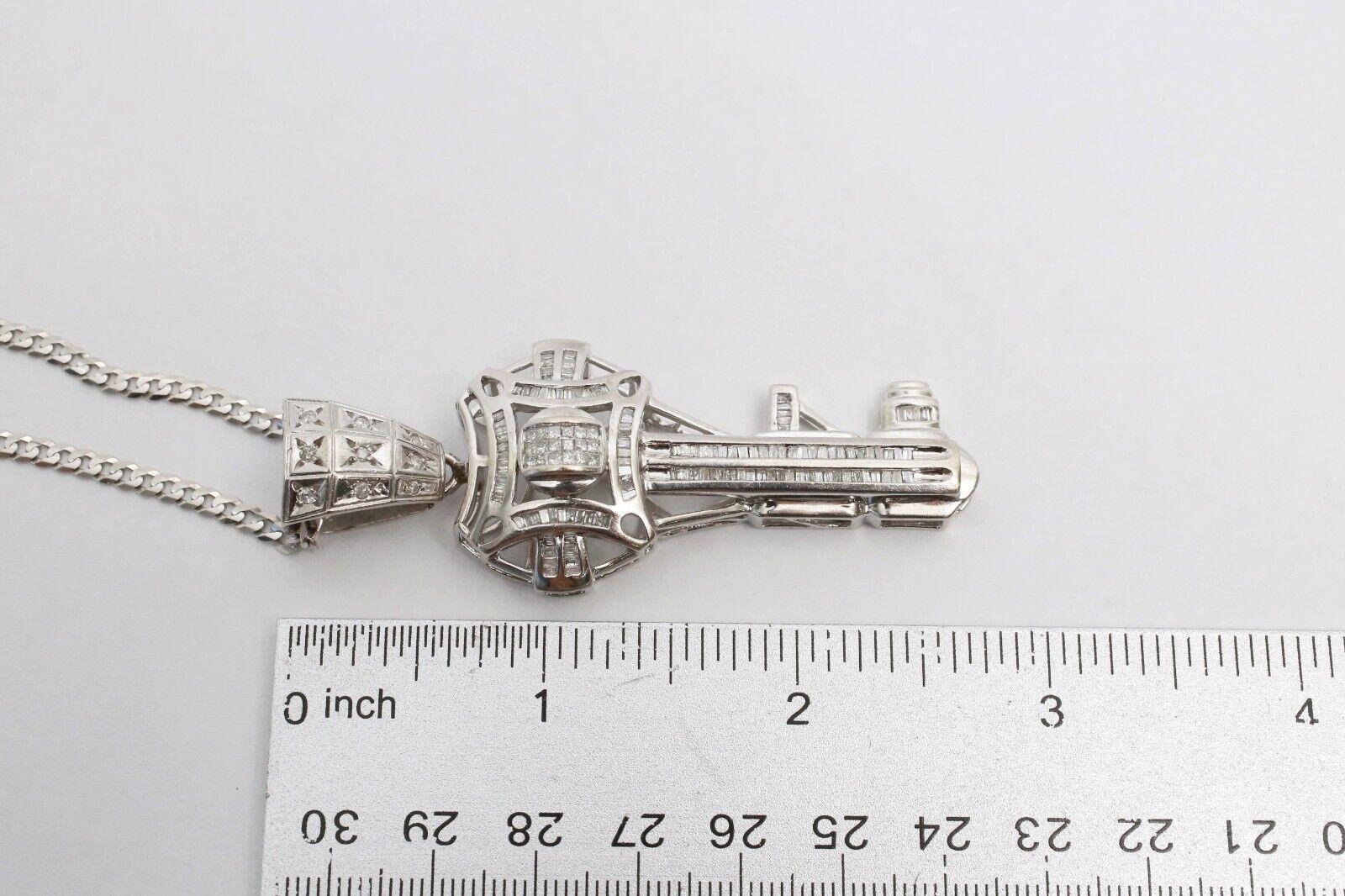 Ciondolo con chiave di diamante in oro bianco 14k, 20,4 g in vendita 1