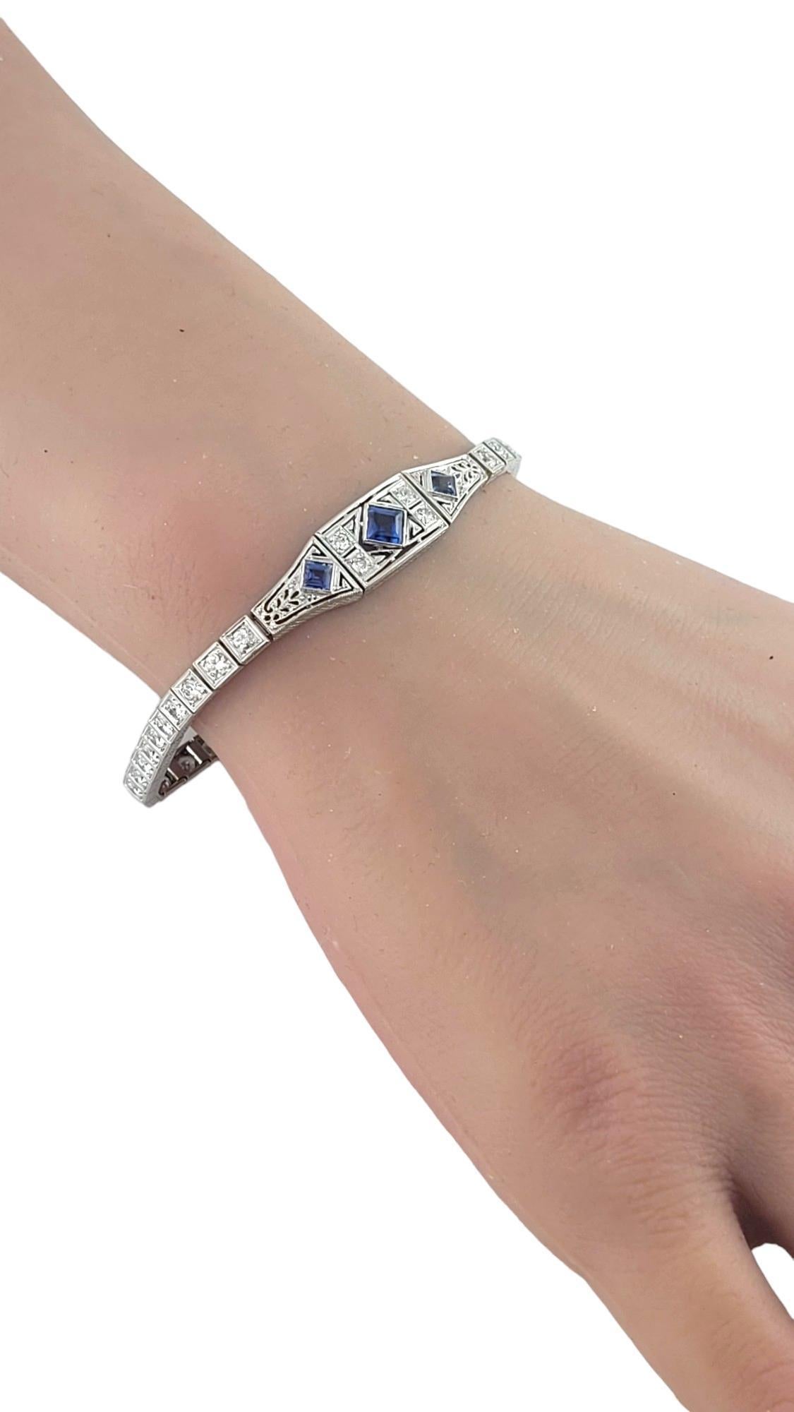 14K Weißgold Diamant & Lab Grown Blue Saphir Vintage-Armband #21793 im Vintage-Stil Damen im Angebot