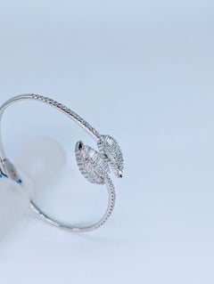 14k Weißgold Diamant-Blatt-Armreif mit Diamanten von insgesamt 2,26 Karat