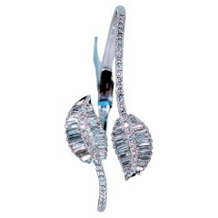 Bracelet en or blanc 14k à feuilles de diamant avec diamants totalisant 2.26ct