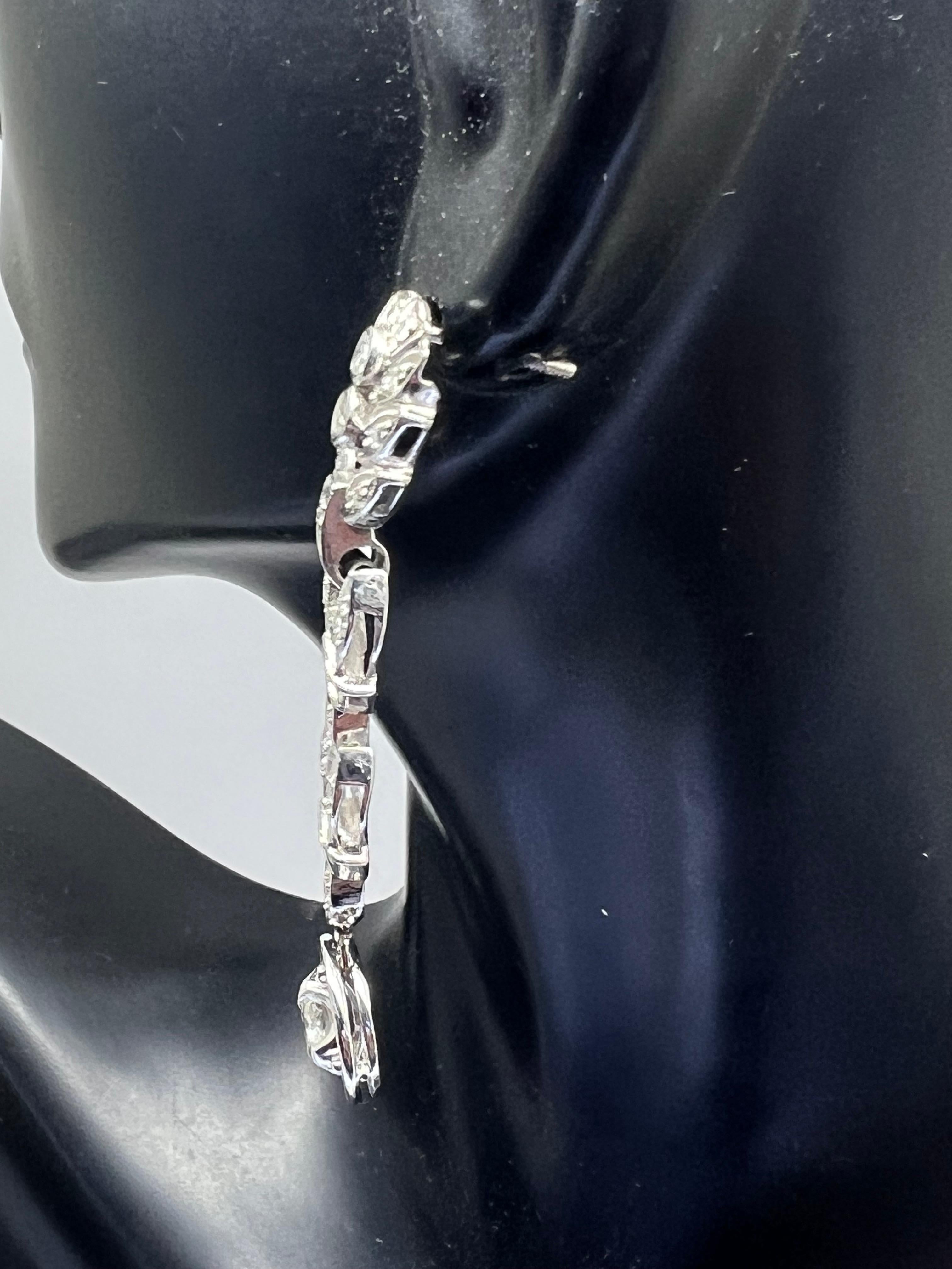 14k White Gold Diamond Leaf Drop Dangle Prong Set Earrings In New Condition For Sale In New York, NY