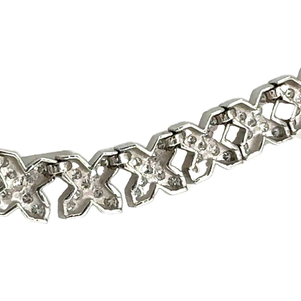 Round Cut 14K White Gold Diamond Link Necklace For Sale
