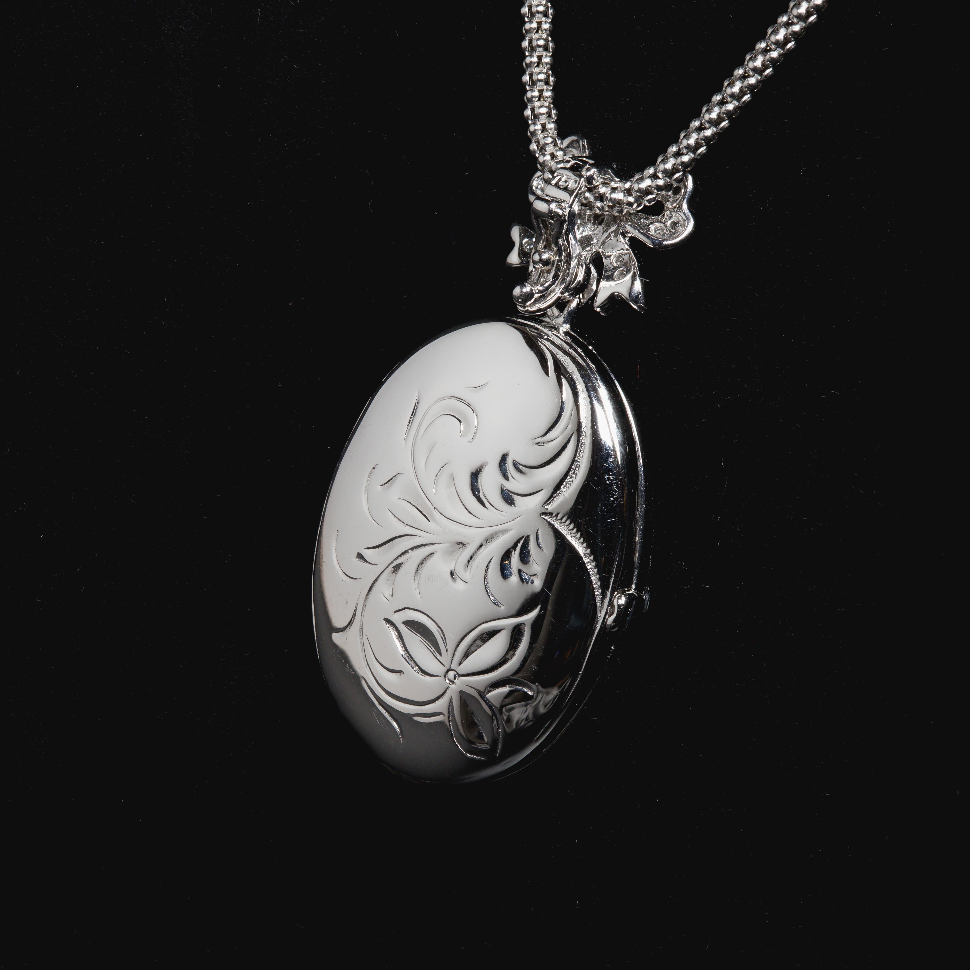 Taglio rotondo Collana con ciondolo con diamante in oro bianco 14k in vendita