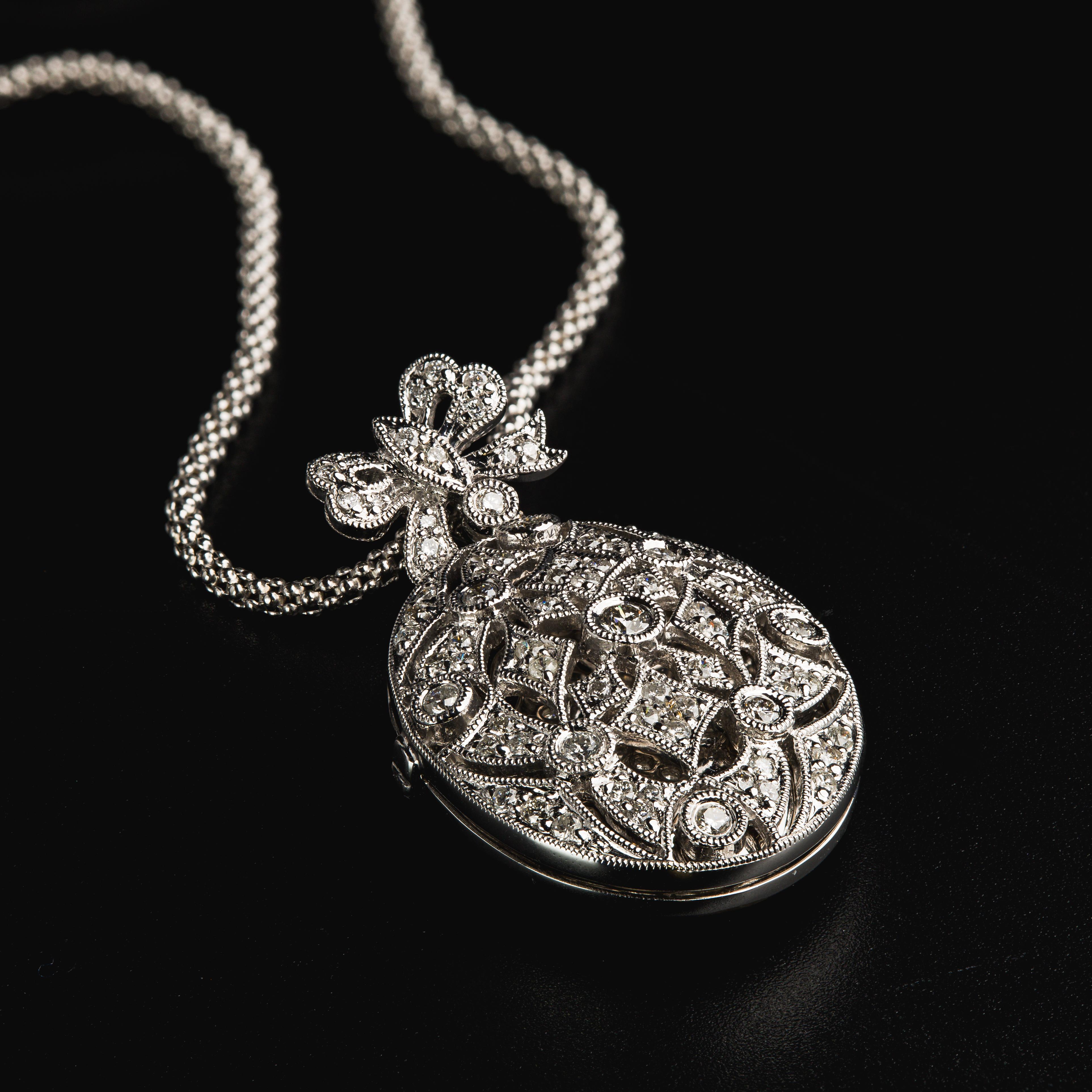 Collana con ciondolo con diamante in oro bianco 14k In condizioni buone in vendita a Bernardsville, NJ