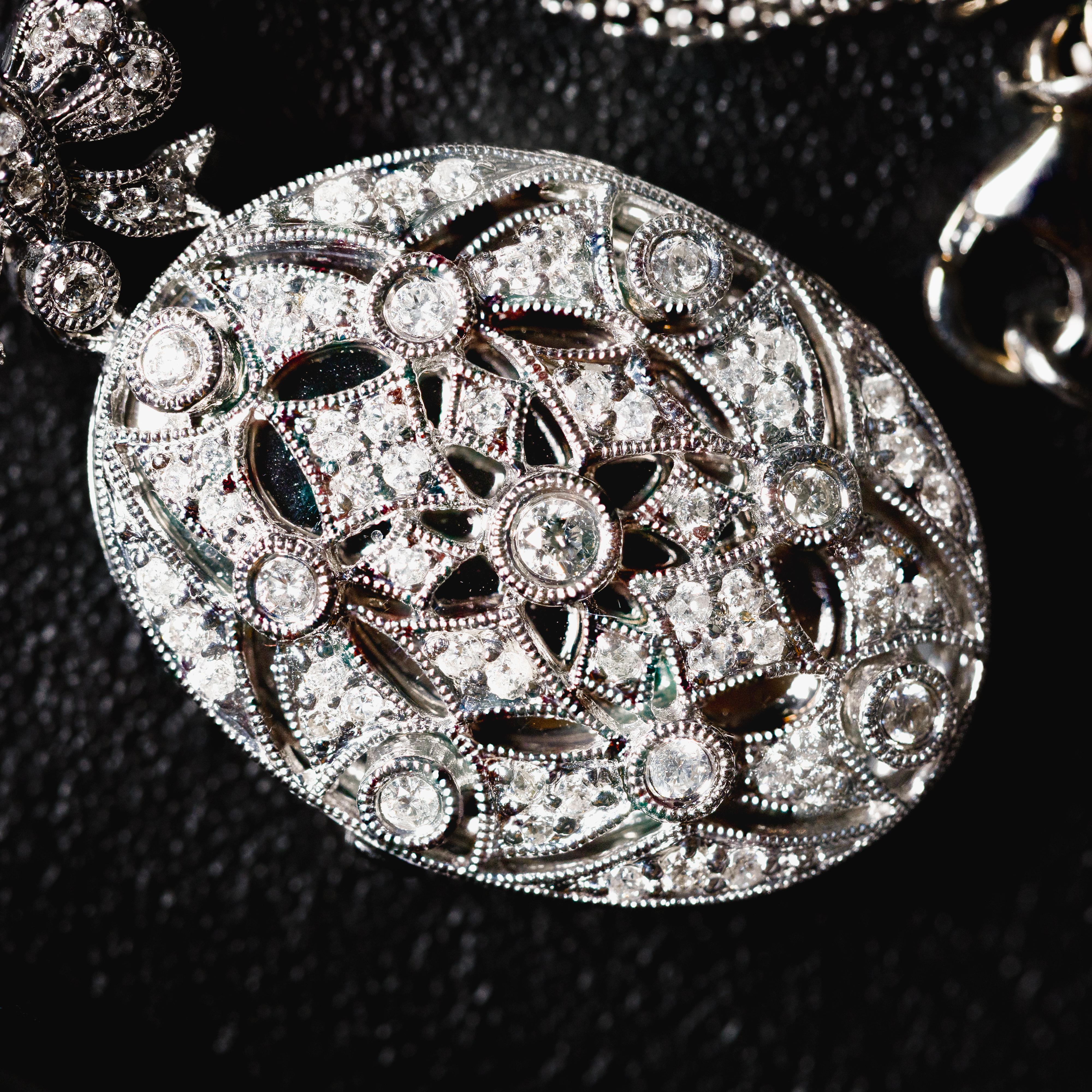 Collana con ciondolo con diamante in oro bianco 14k in vendita 3