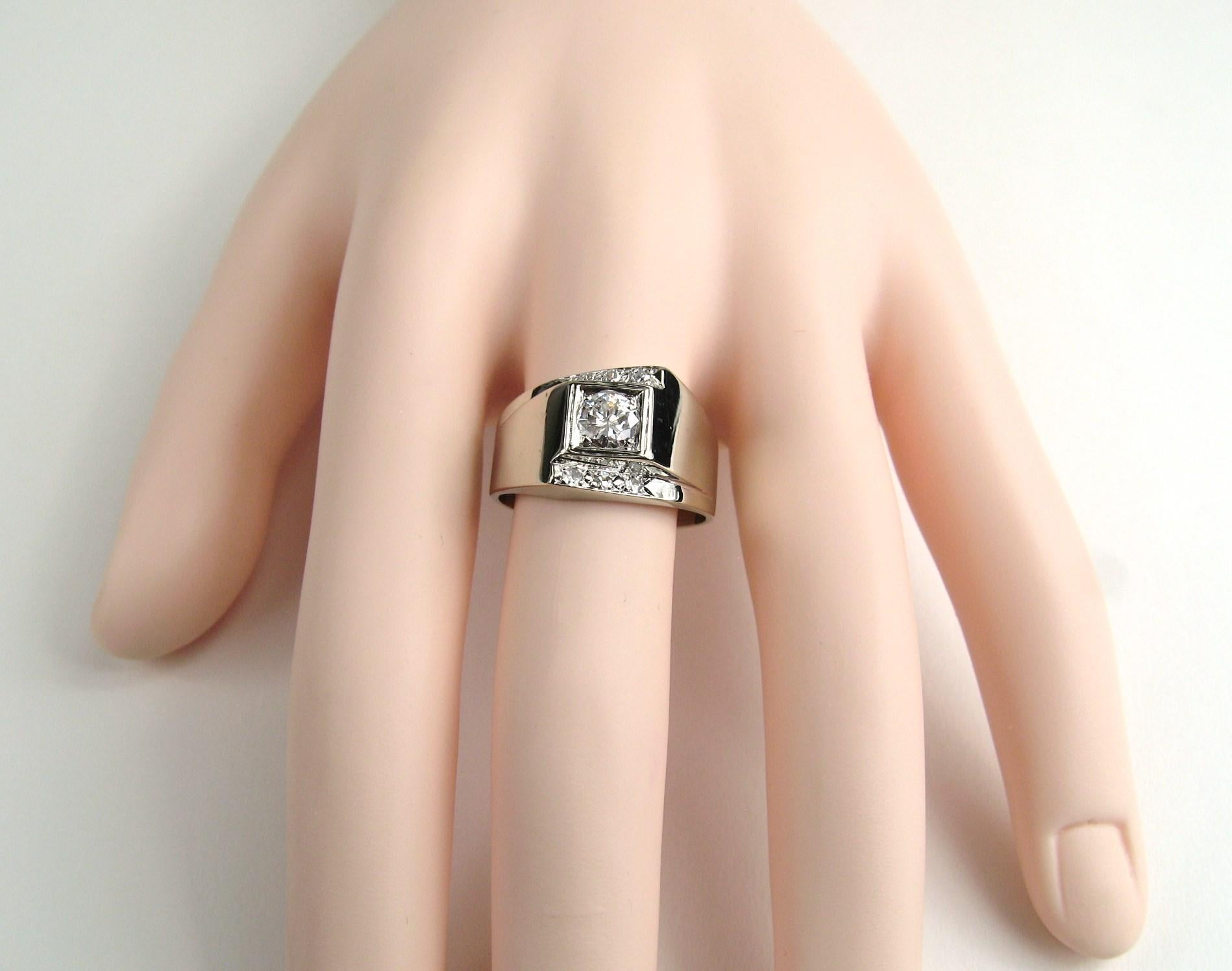 Modern 14 Karat Diamond Ring White Gold, 1960s For Sale