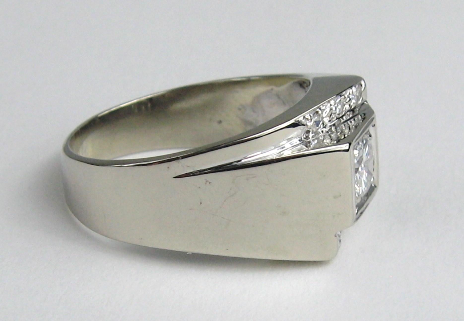 Brilliant Cut 14 Karat Diamond Ring White Gold, 1960s For Sale