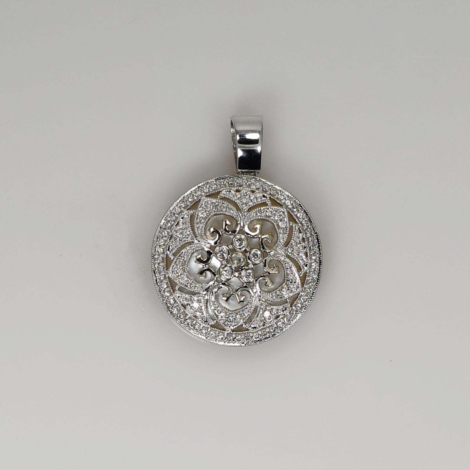 14K Weißgold Diamant- und Perlmutt-Anhänger 0,30 Karat im Angebot 1