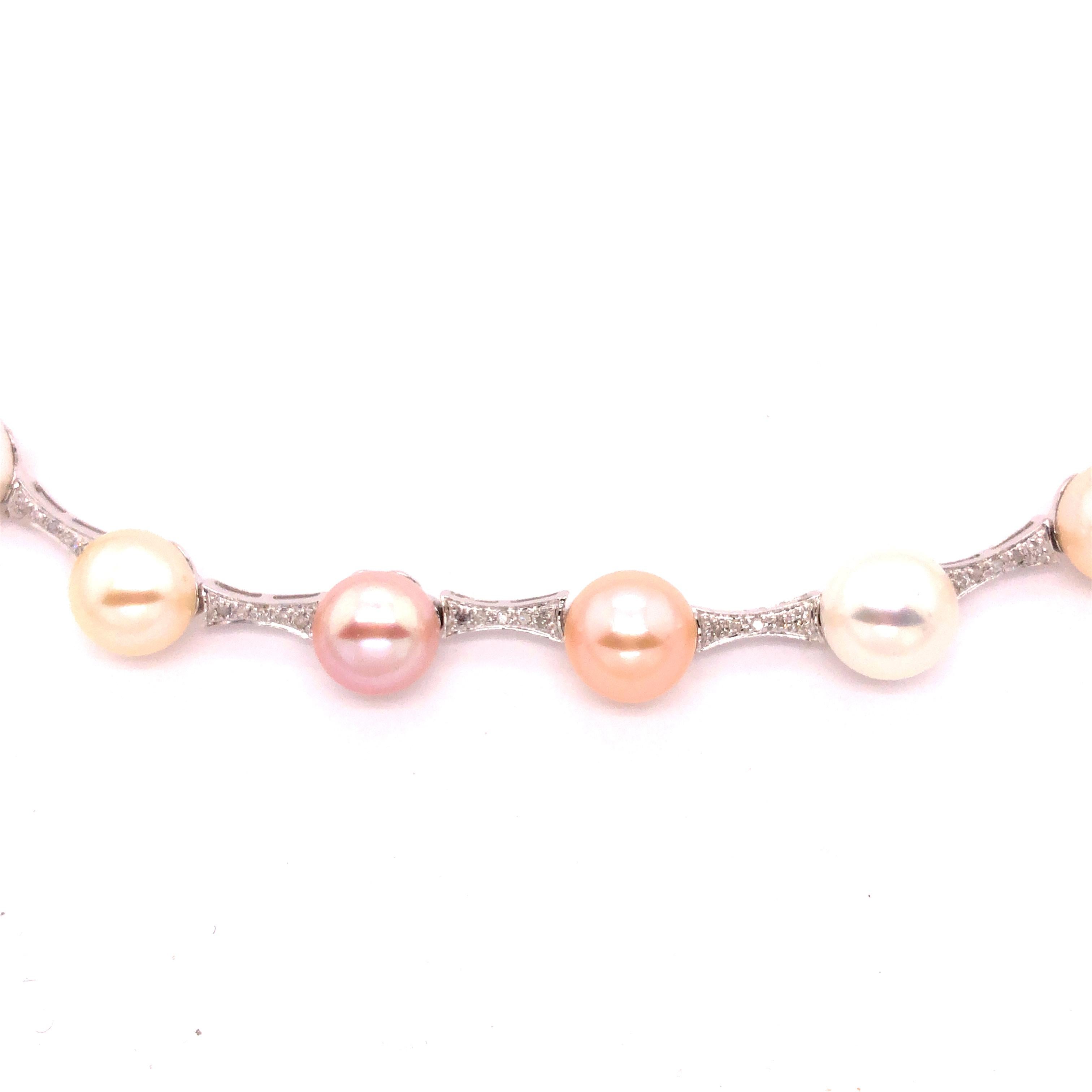 14 Karat White Gold Diamond Multi-Color Cultured Pearl Necklace In New Condition For Sale In New York, NY