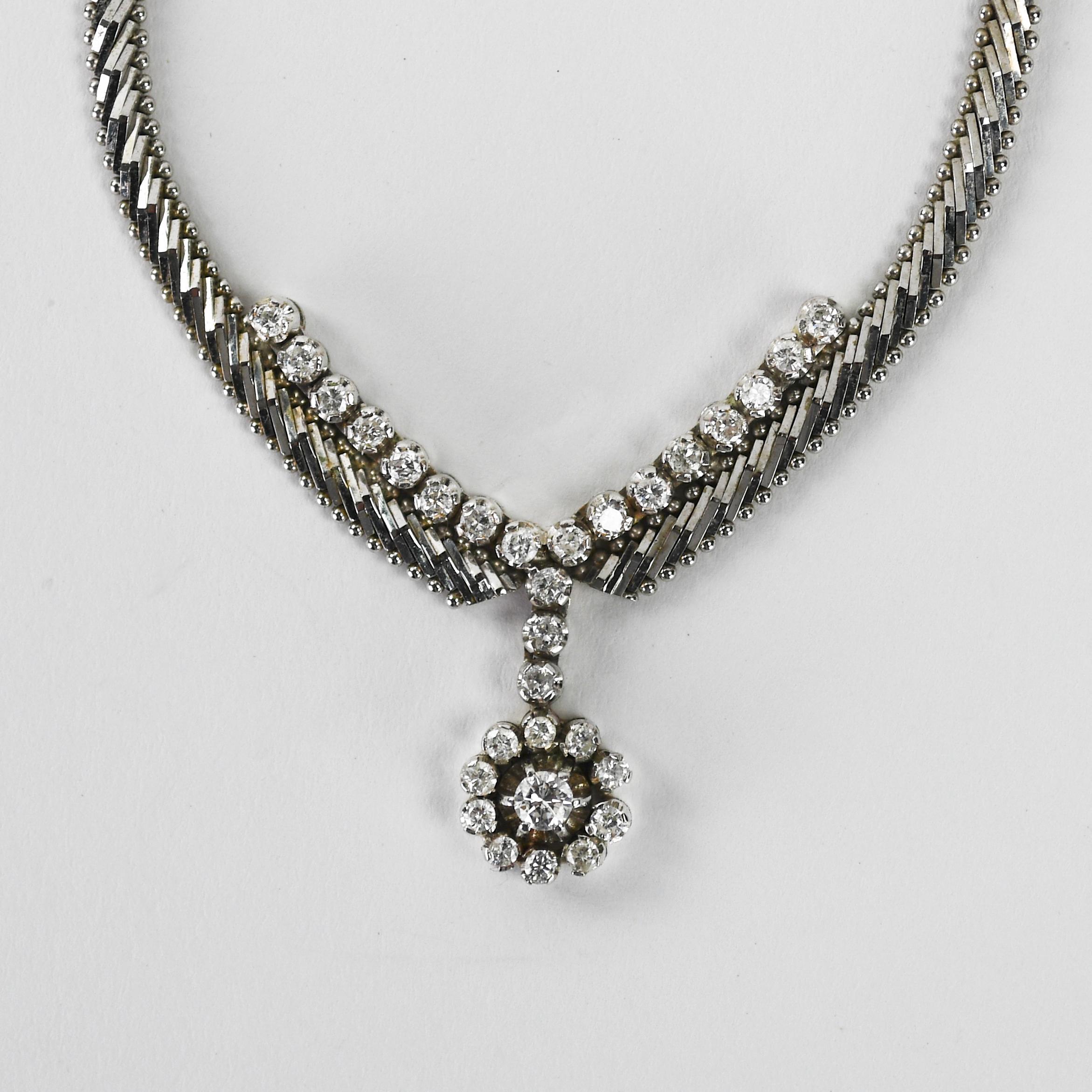 Taille ronde Collier en or blanc 14 carats avec diamants 1,00 carat en vente