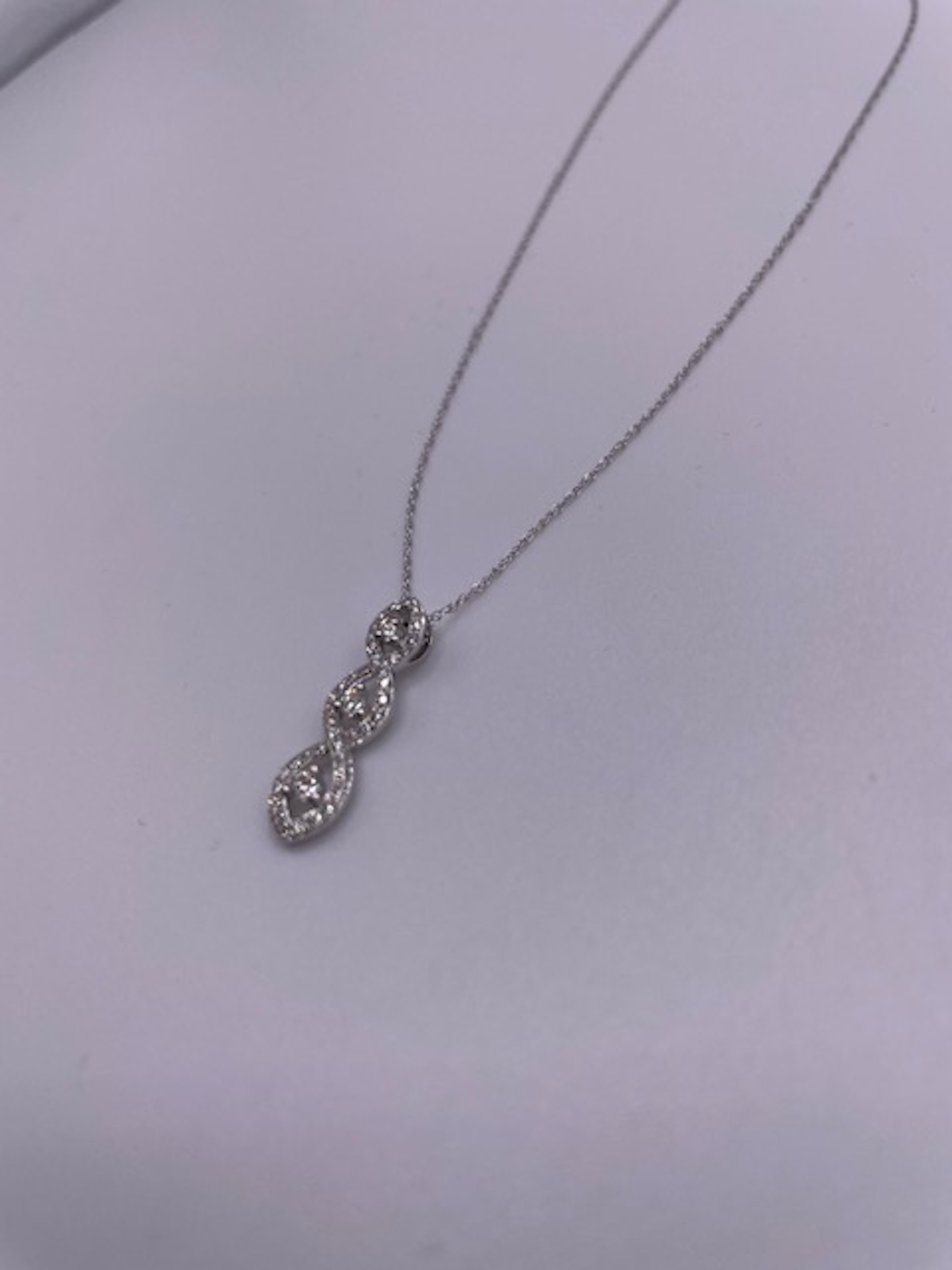 Round Cut 14k White Gold Diamond Necklace For Sale