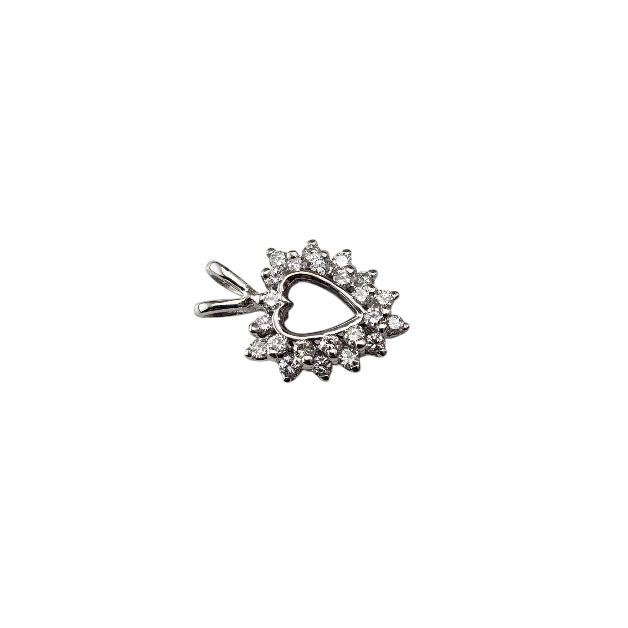 Contemporain Pendentif cœur ouvert en or blanc 14 carats avec diamants n° 21127 en vente