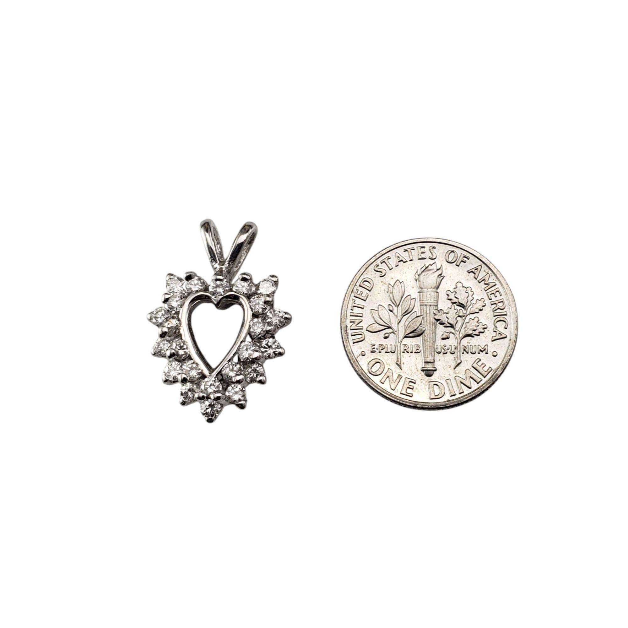 Pendentif cœur ouvert en or blanc 14 carats avec diamants n° 21127 Bon état - En vente à Washington Depot, CT