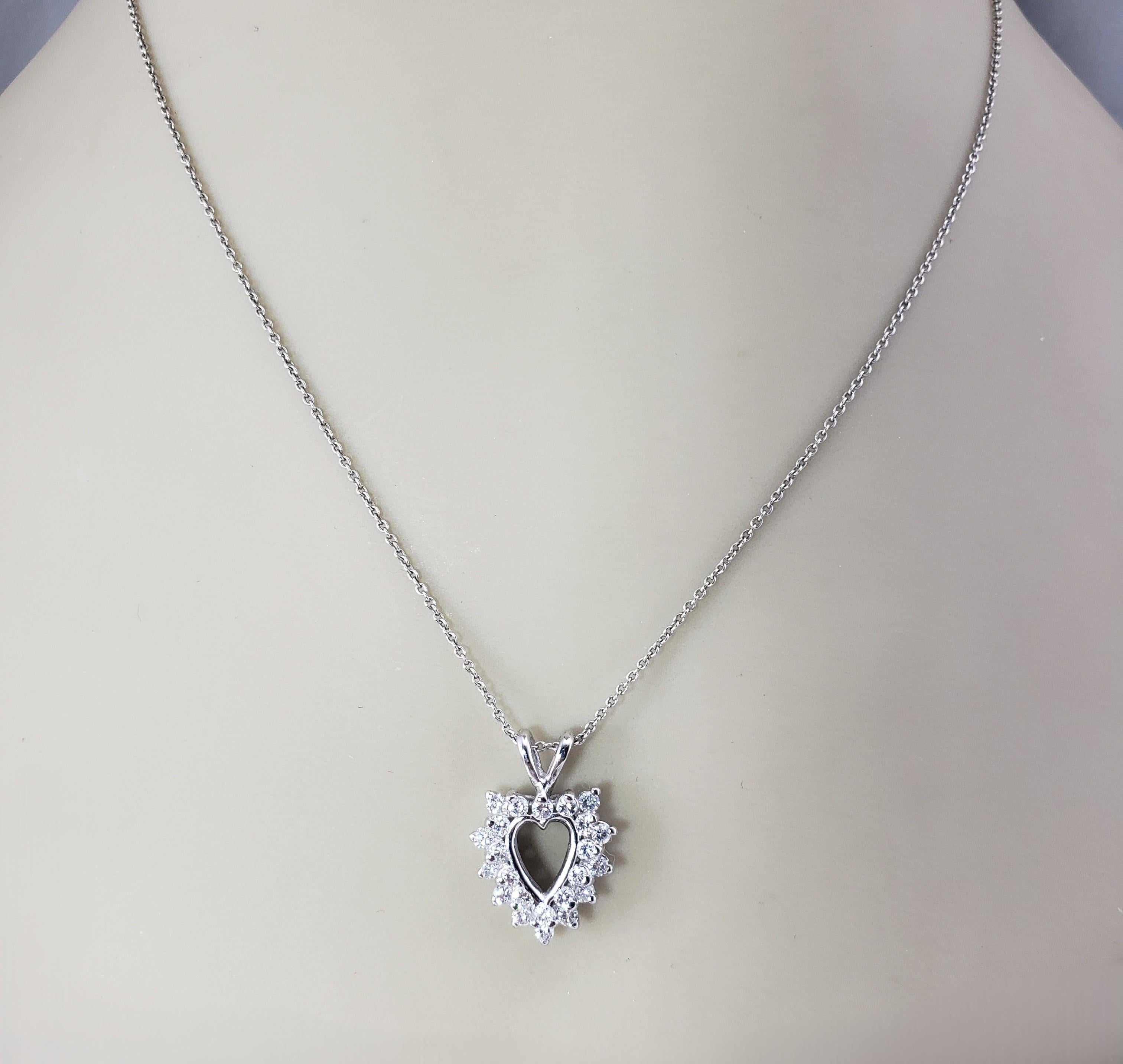 Pendentif cœur ouvert en or blanc 14 carats avec diamants n° 21127 en vente 1