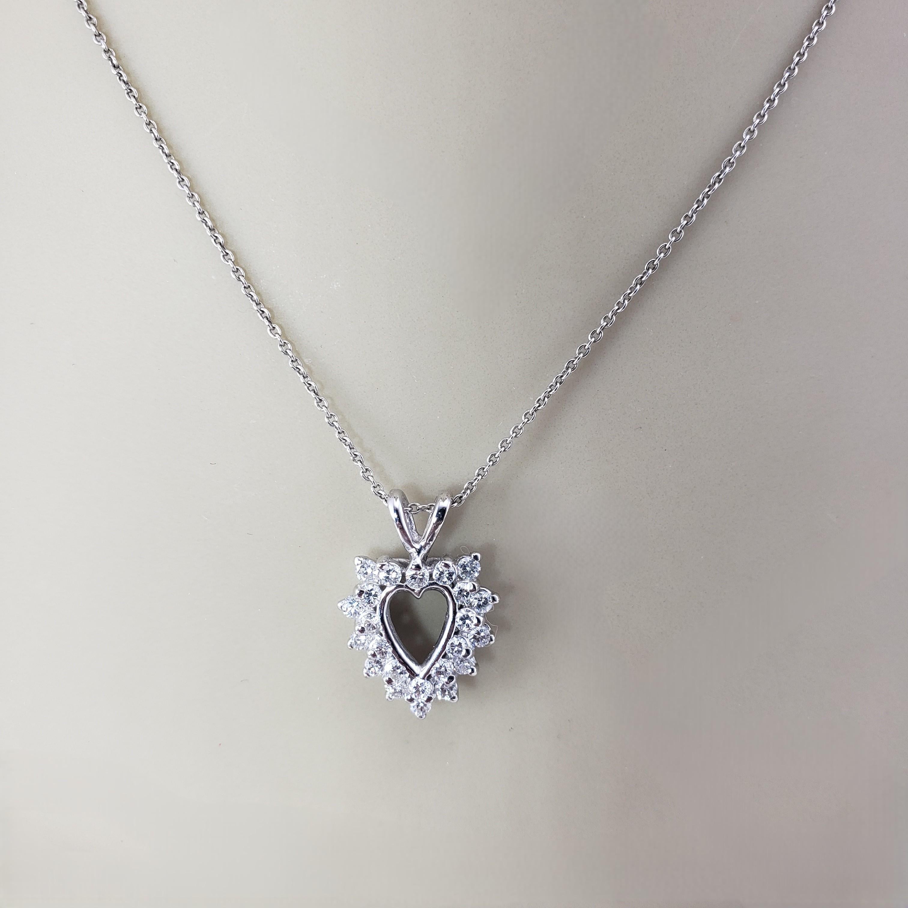 Pendentif cœur ouvert en or blanc 14 carats avec diamants n° 21127 en vente 2